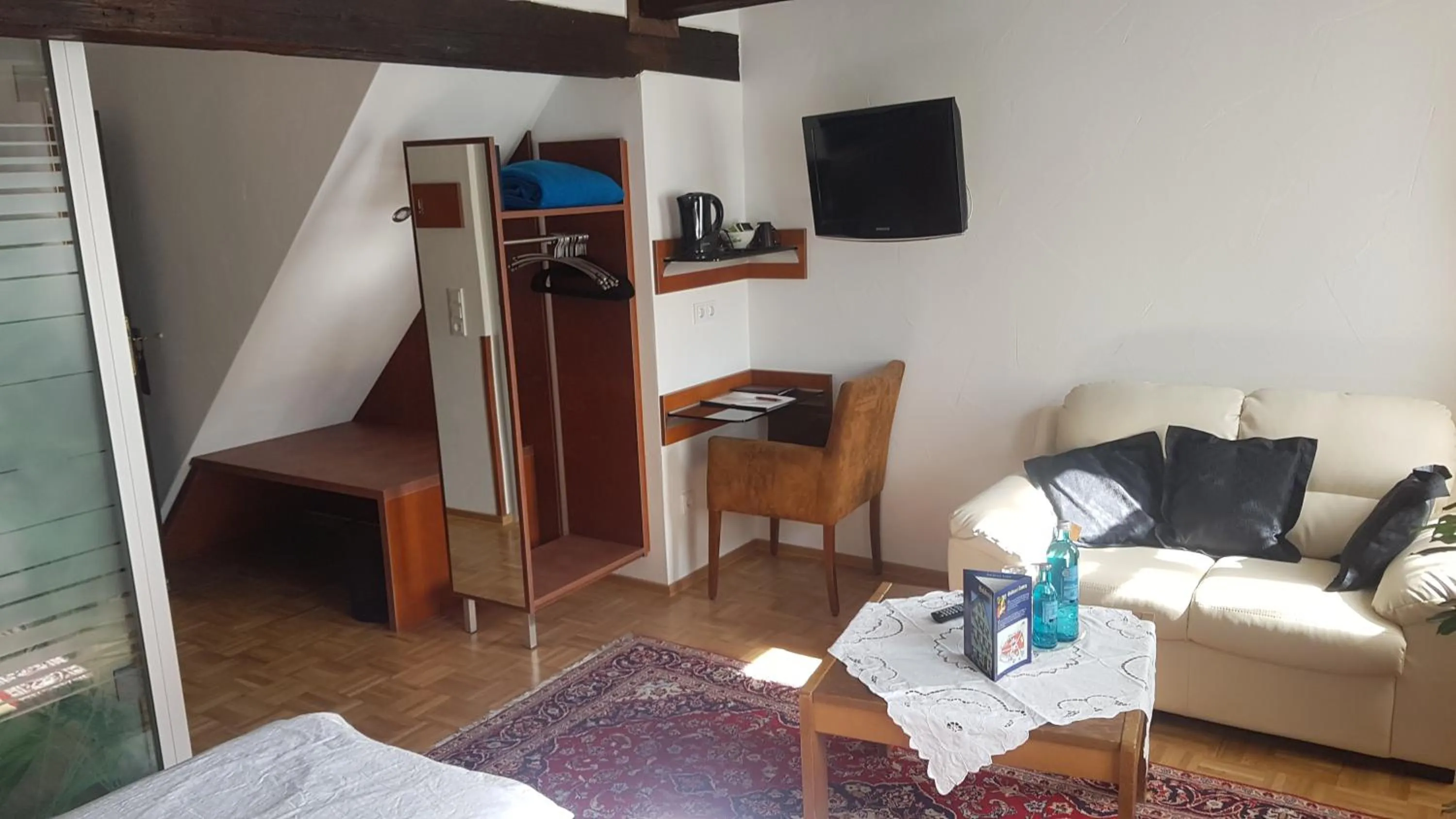 Photo of the whole room, Bed in Hotel-Restaurant Goldenes Lamm