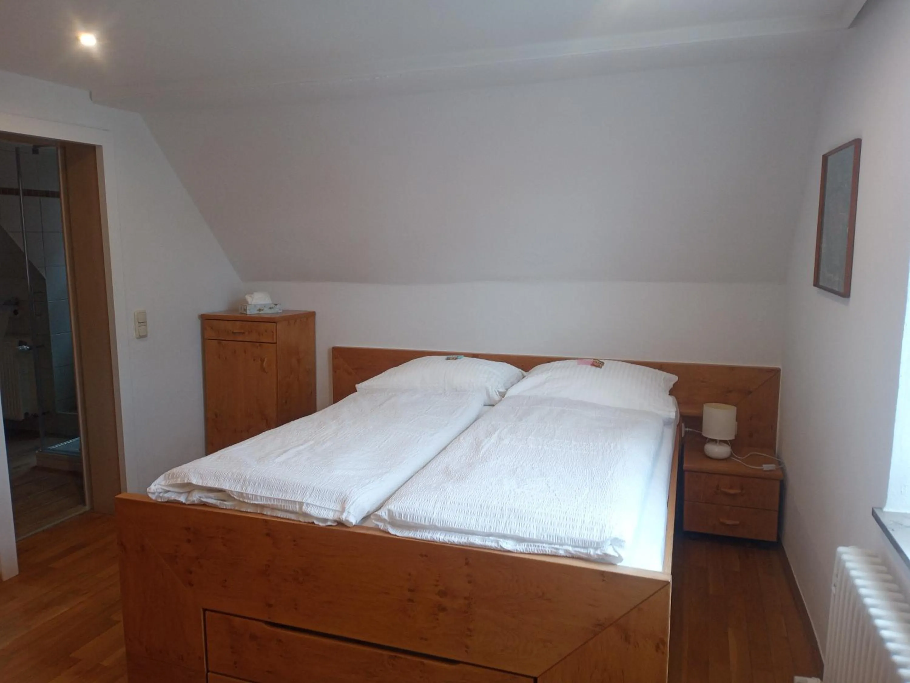 Bedroom, Bed in Hotel-Restaurant Goldenes Lamm