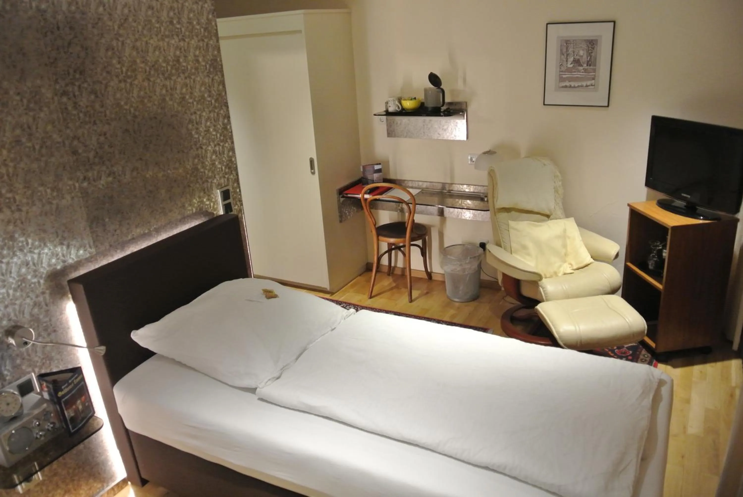 Bed in Hotel-Restaurant Goldenes Lamm