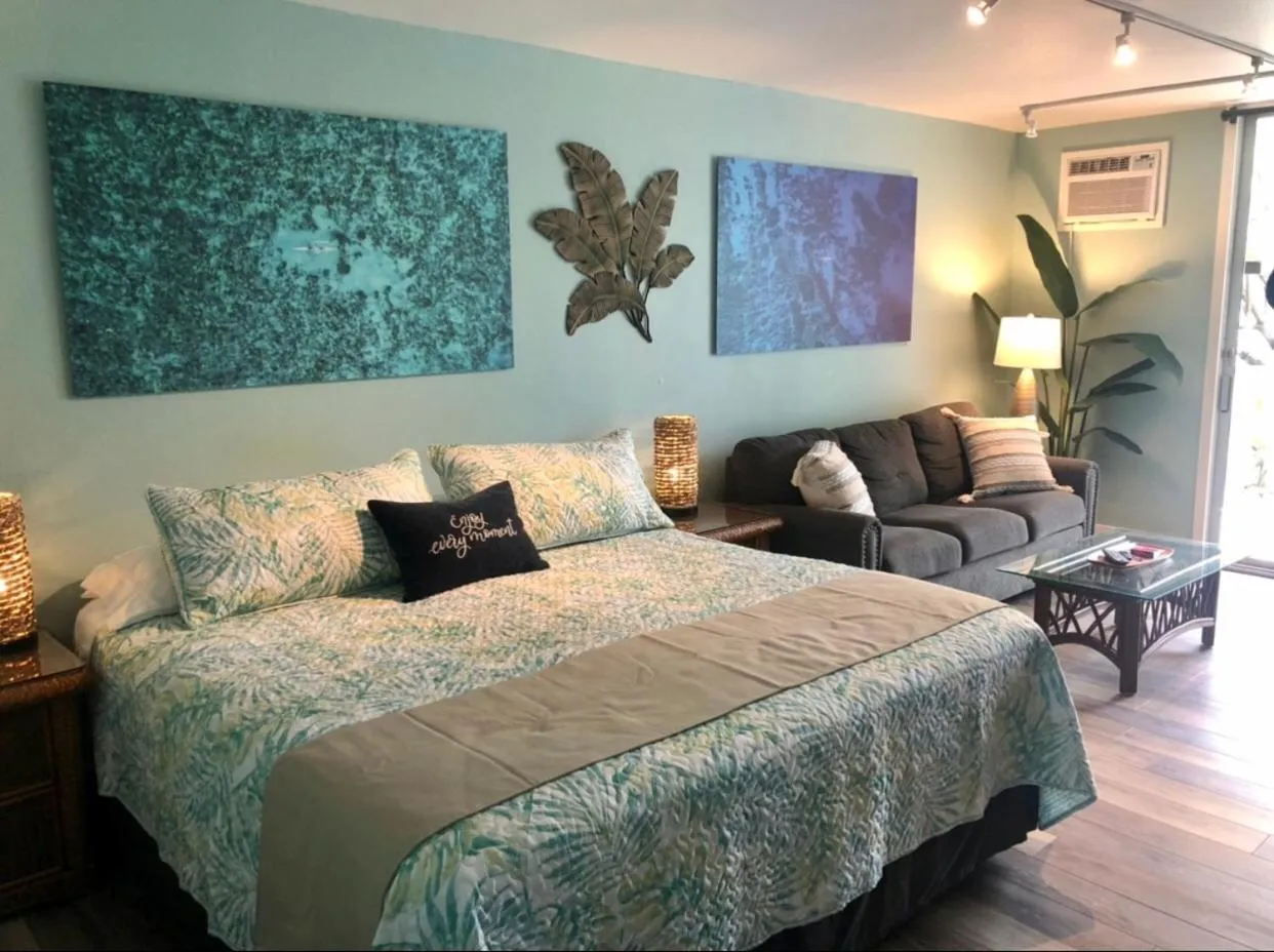 Bed in Hale Moana, Unit #110 Kona Islander Inn