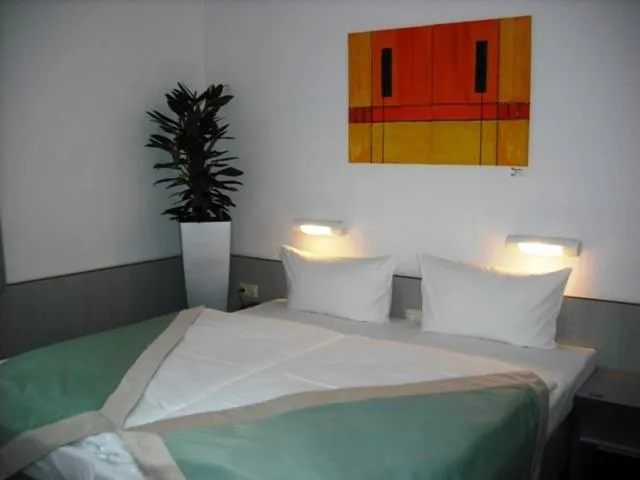 Double Room in Port Inn Hotel