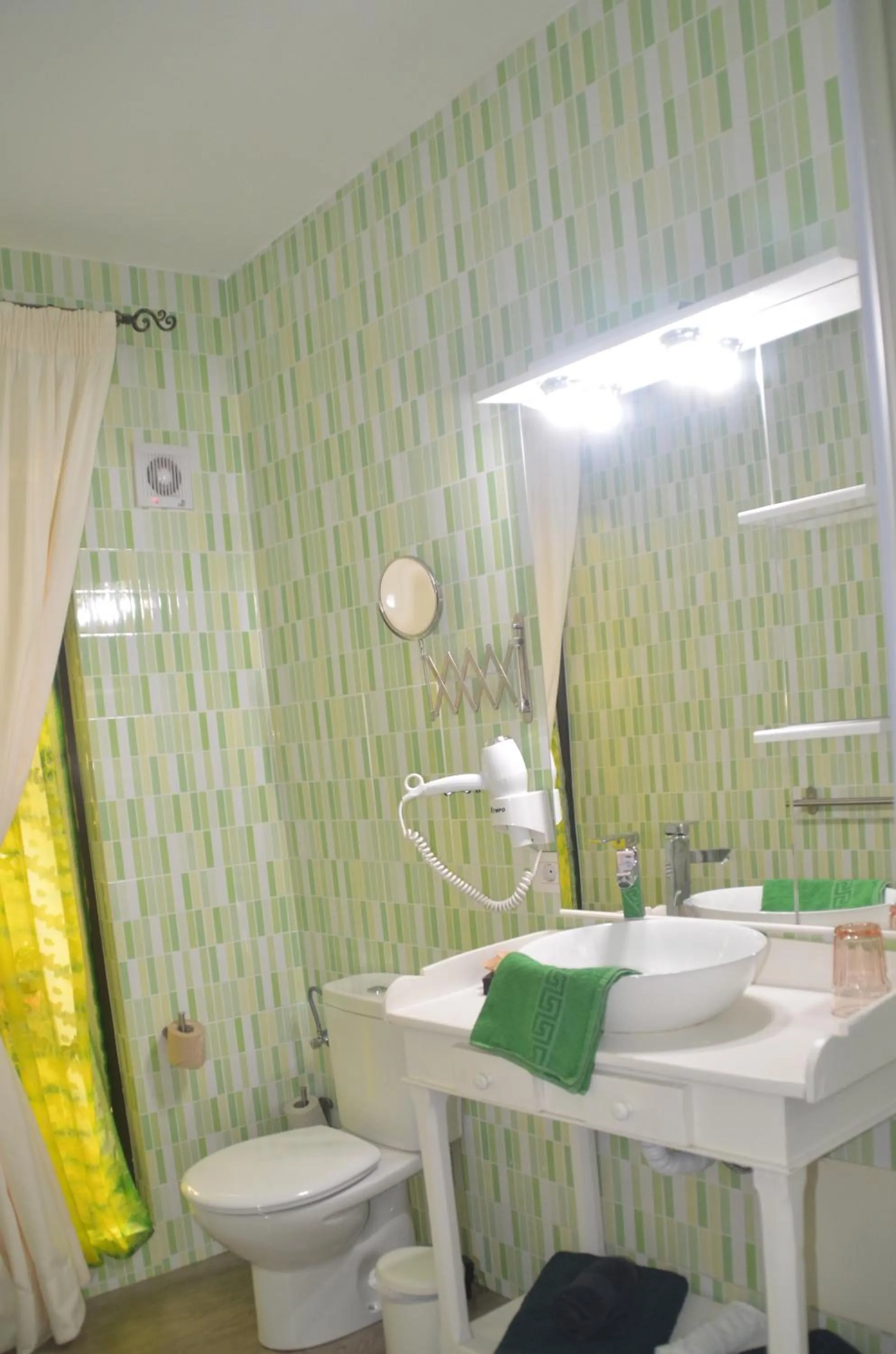 Shower in HOTELITO RURAL GA7COLORES only adult