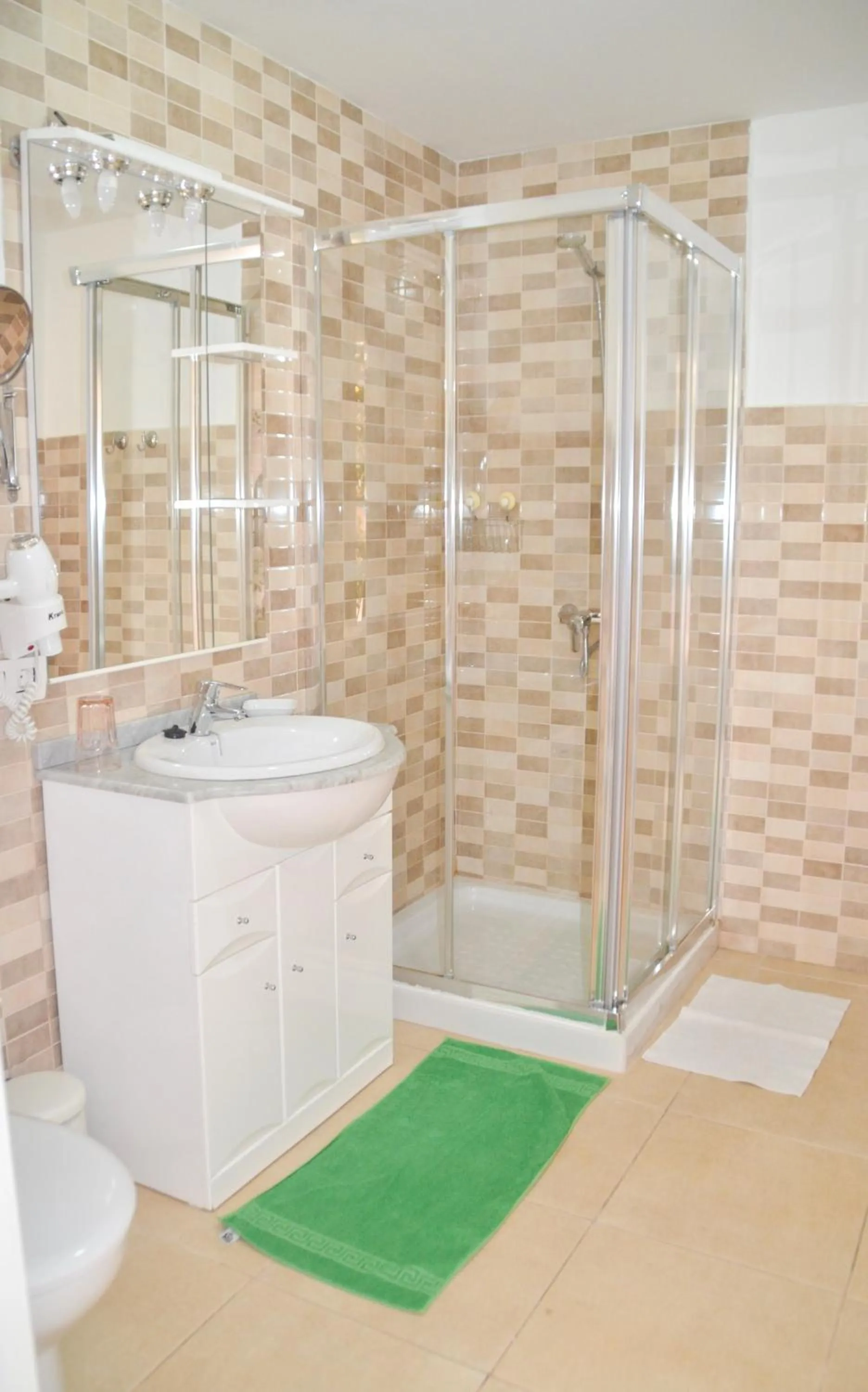 Shower in HOTELITO RURAL GA7COLORES only adult