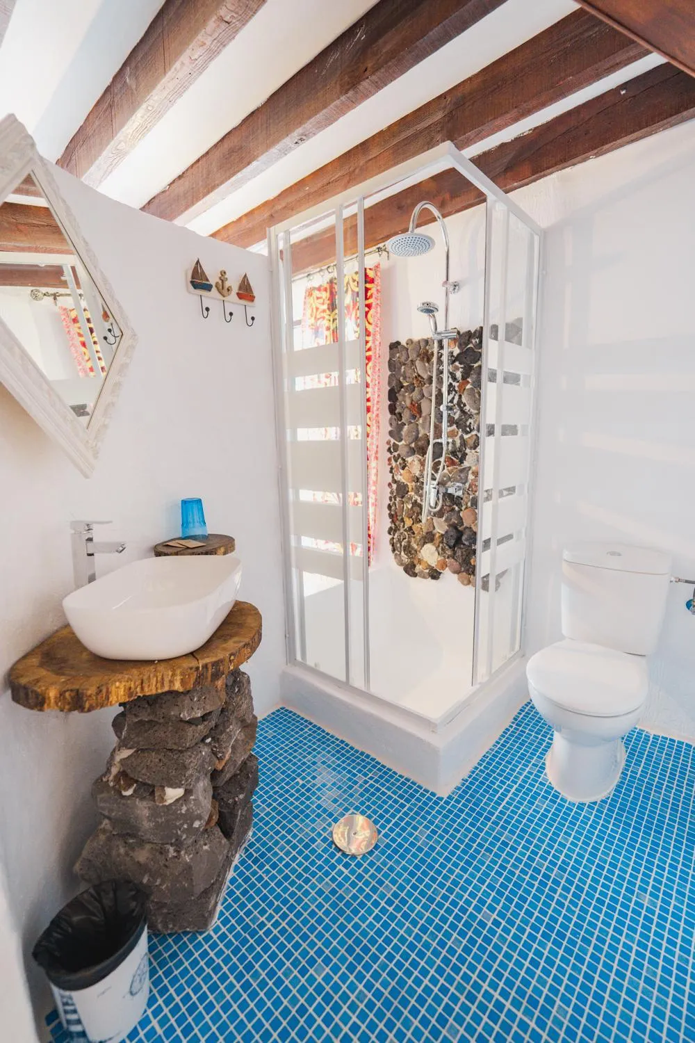 Bathroom in HOTELITO RURAL GA7COLORES only adult