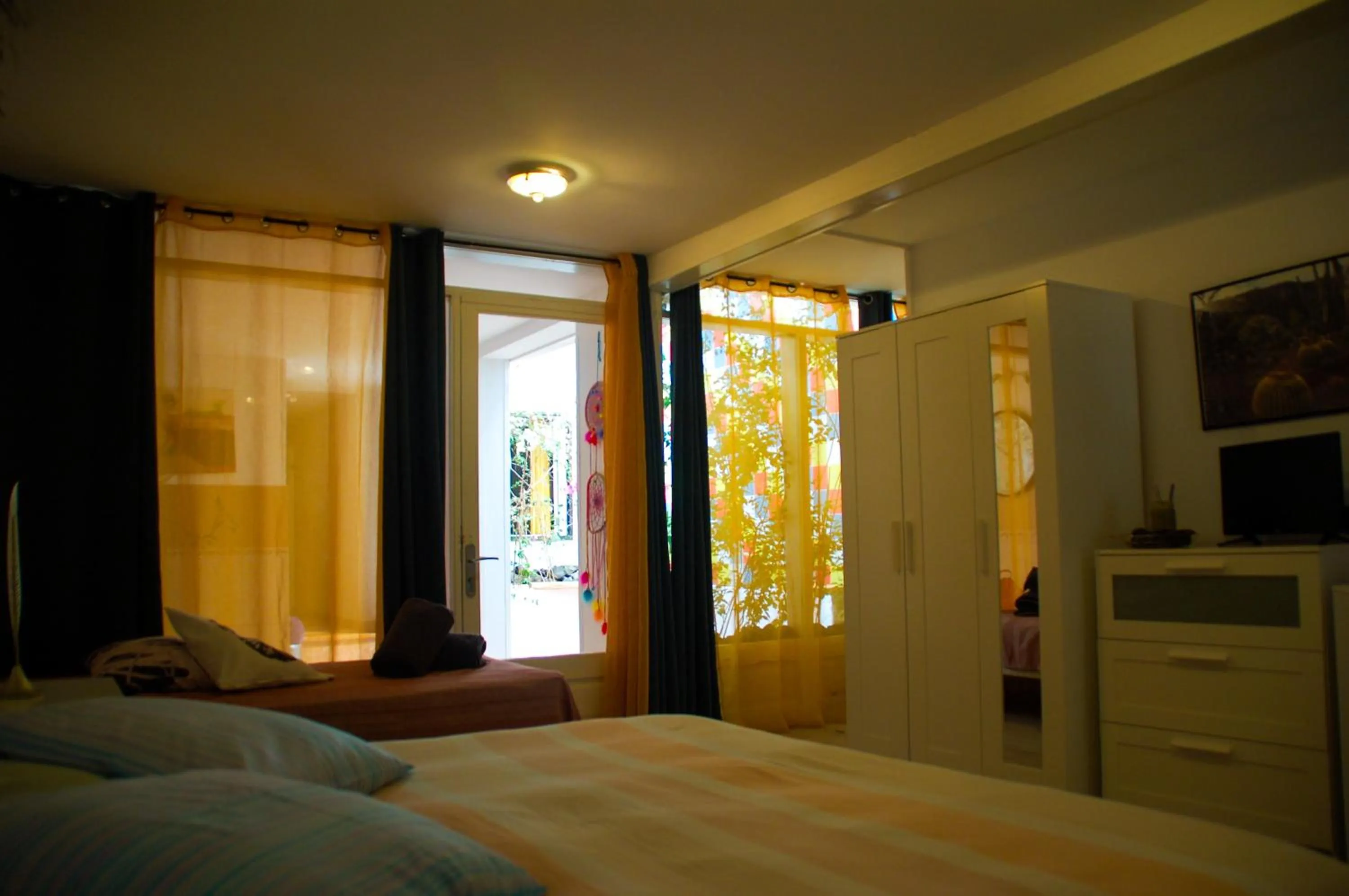 Patio, Bed in HOTELITO RURAL GA7COLORES only adult