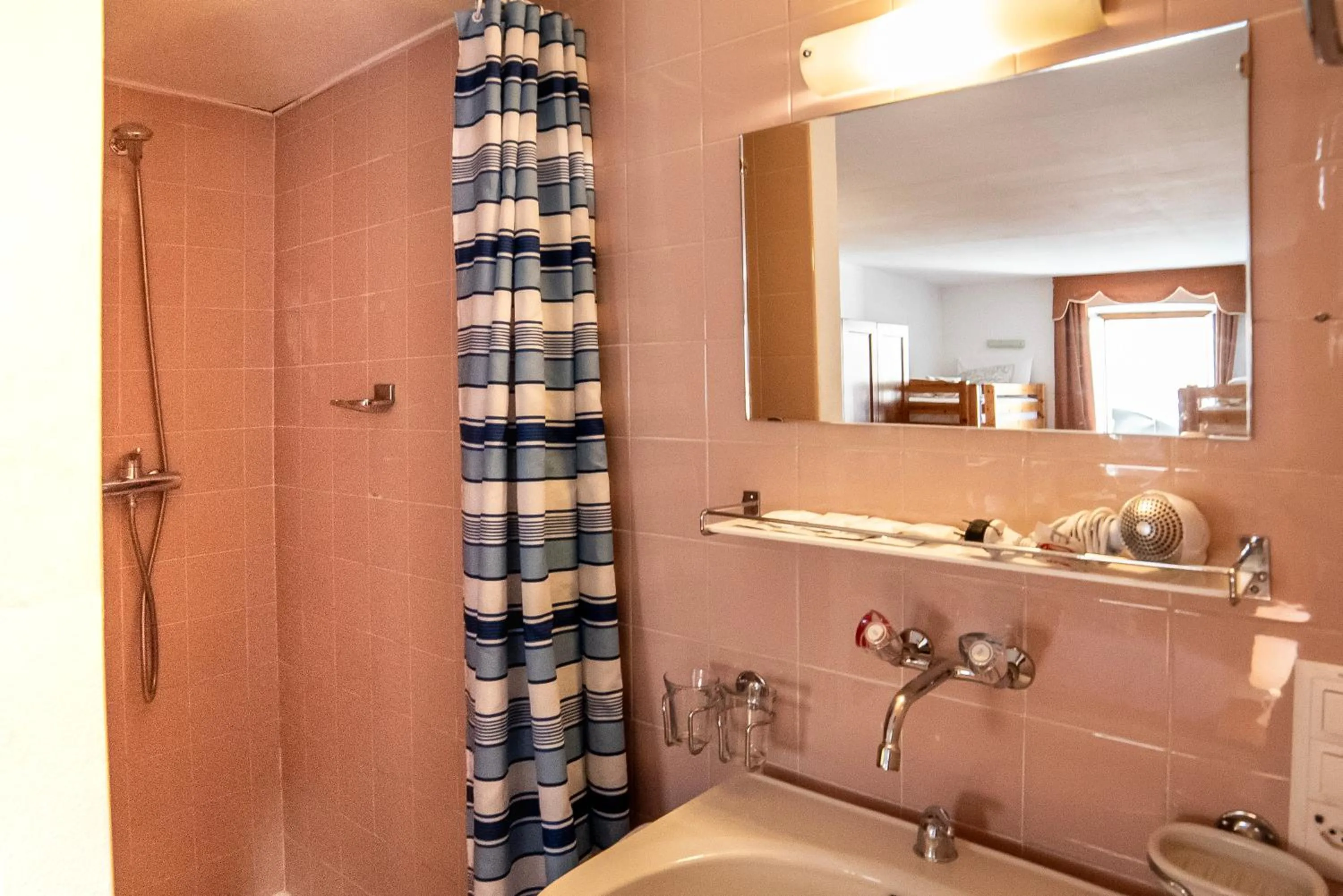 Hotel Des Alpes - Restaurant & Pizzeria