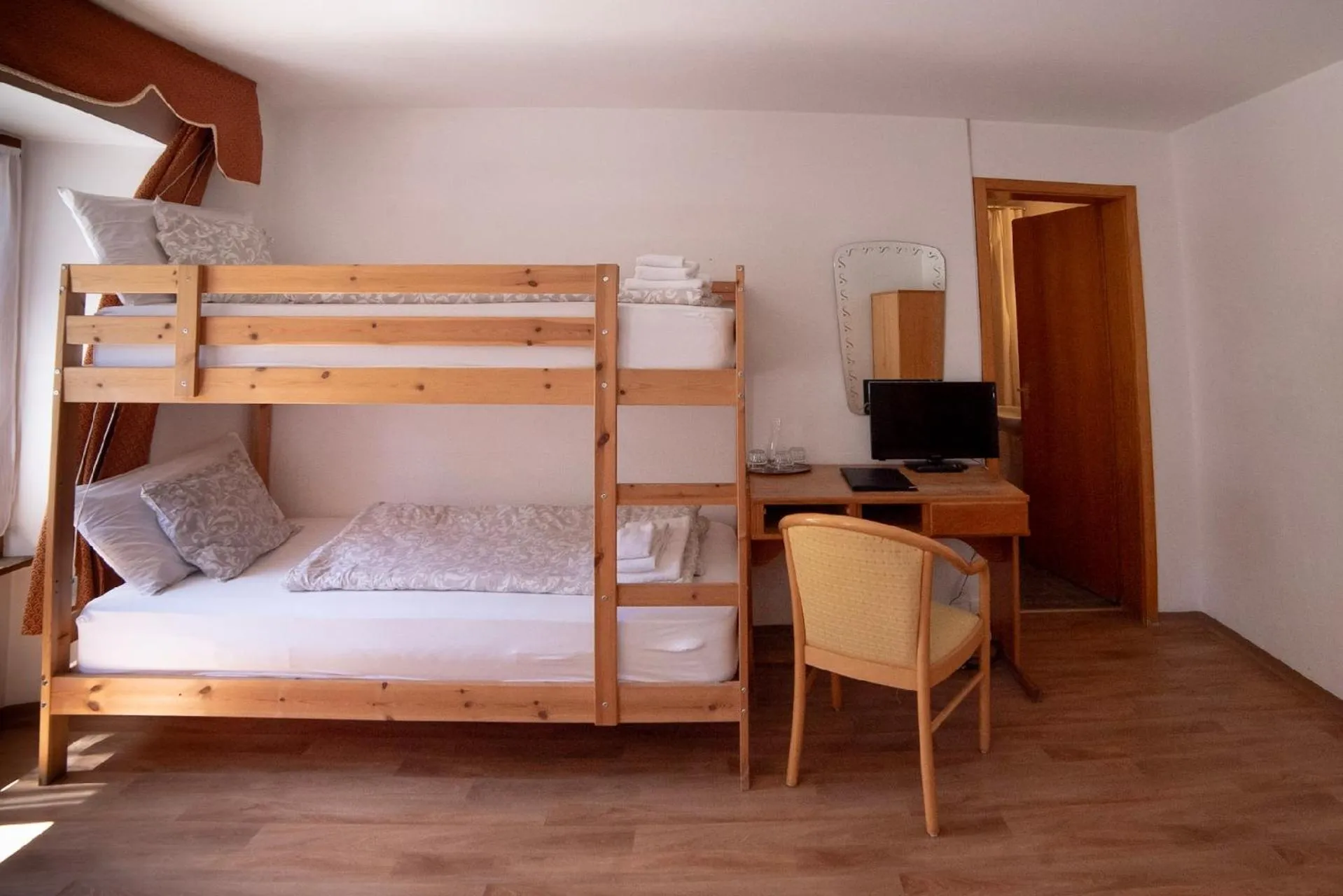 Bed in Hotel Des Alpes - Restaurant & Pizzeria