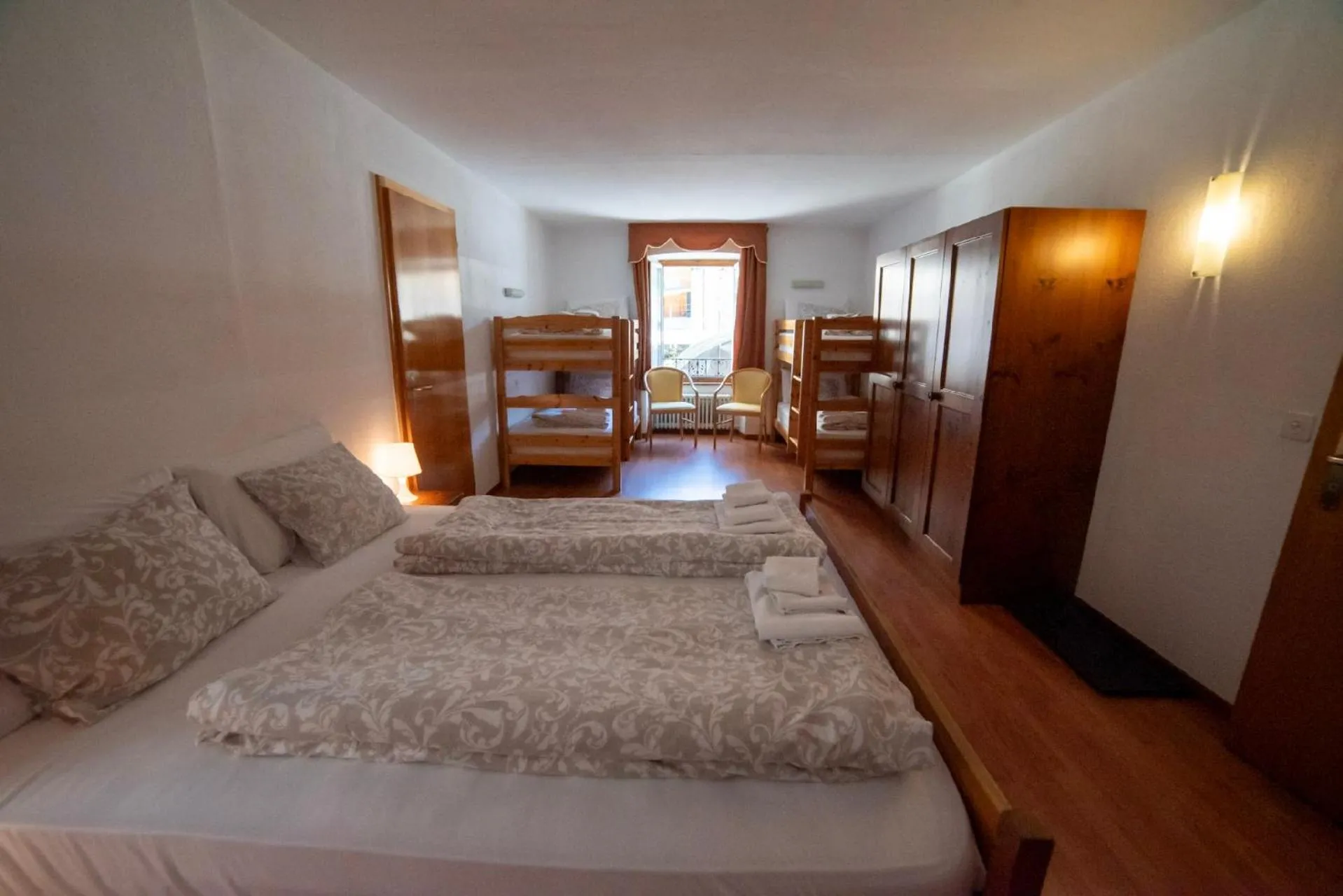 Bed in Hotel Des Alpes - Restaurant & Pizzeria