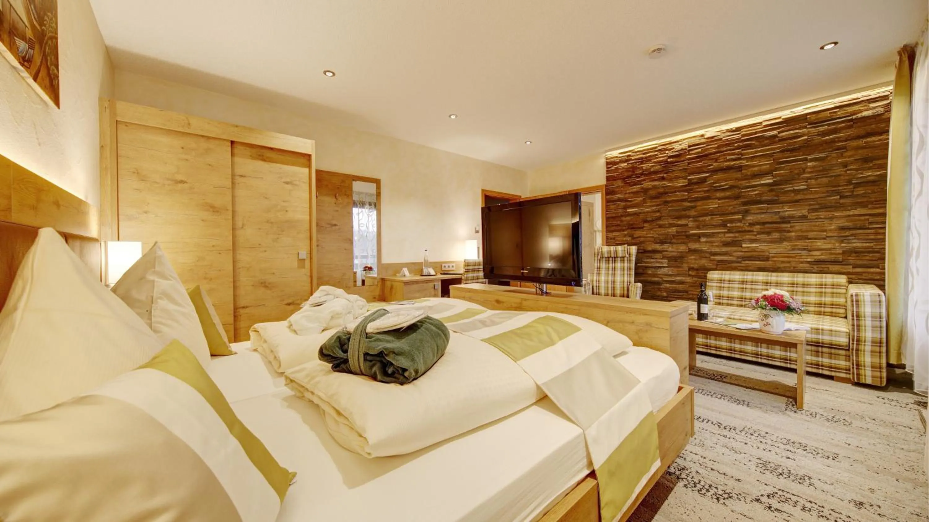 Photo of the whole room, Bed in Wellness-Hotel Talblick