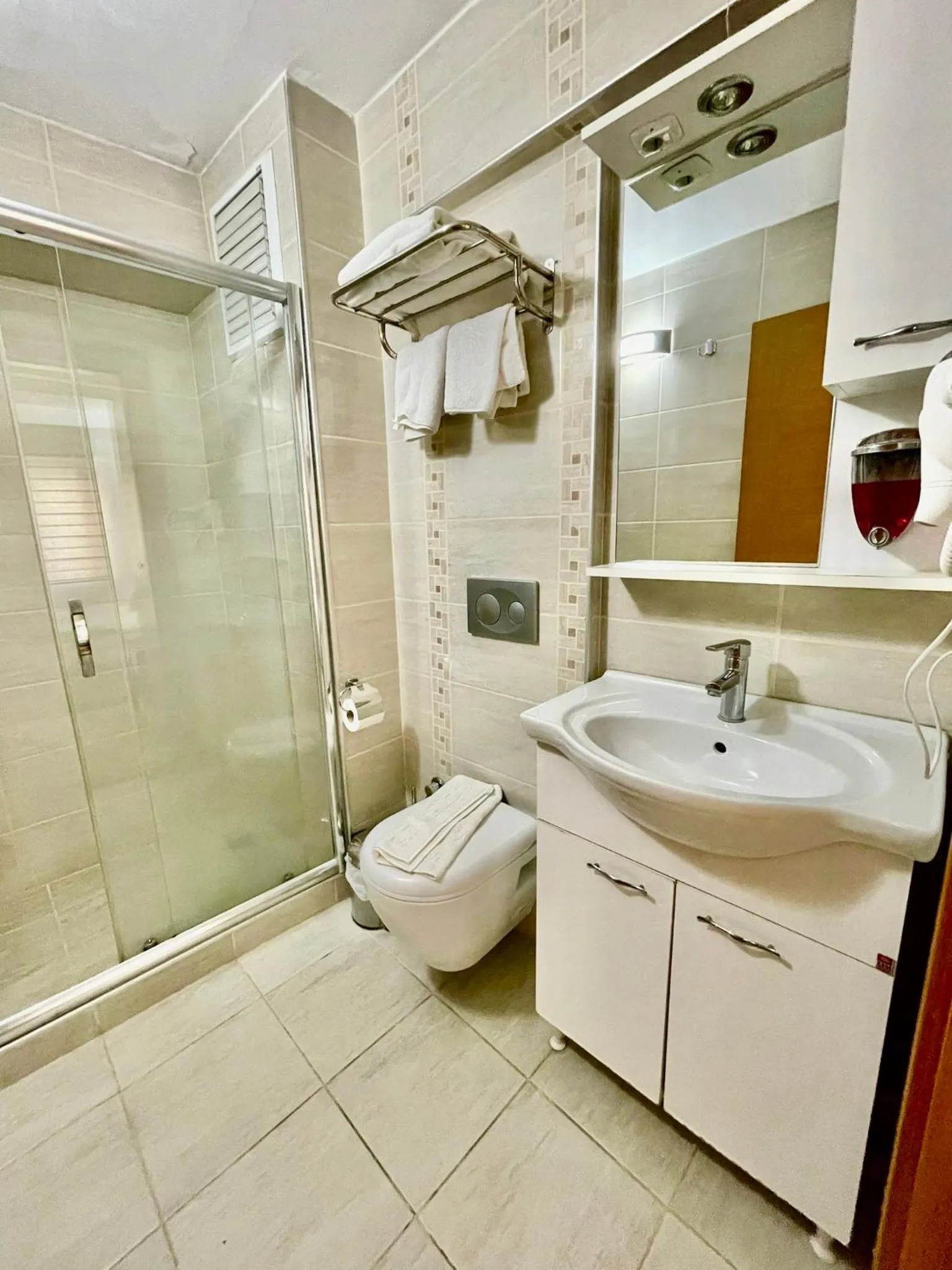 Shower in Timeks Hotel Sultanahmet