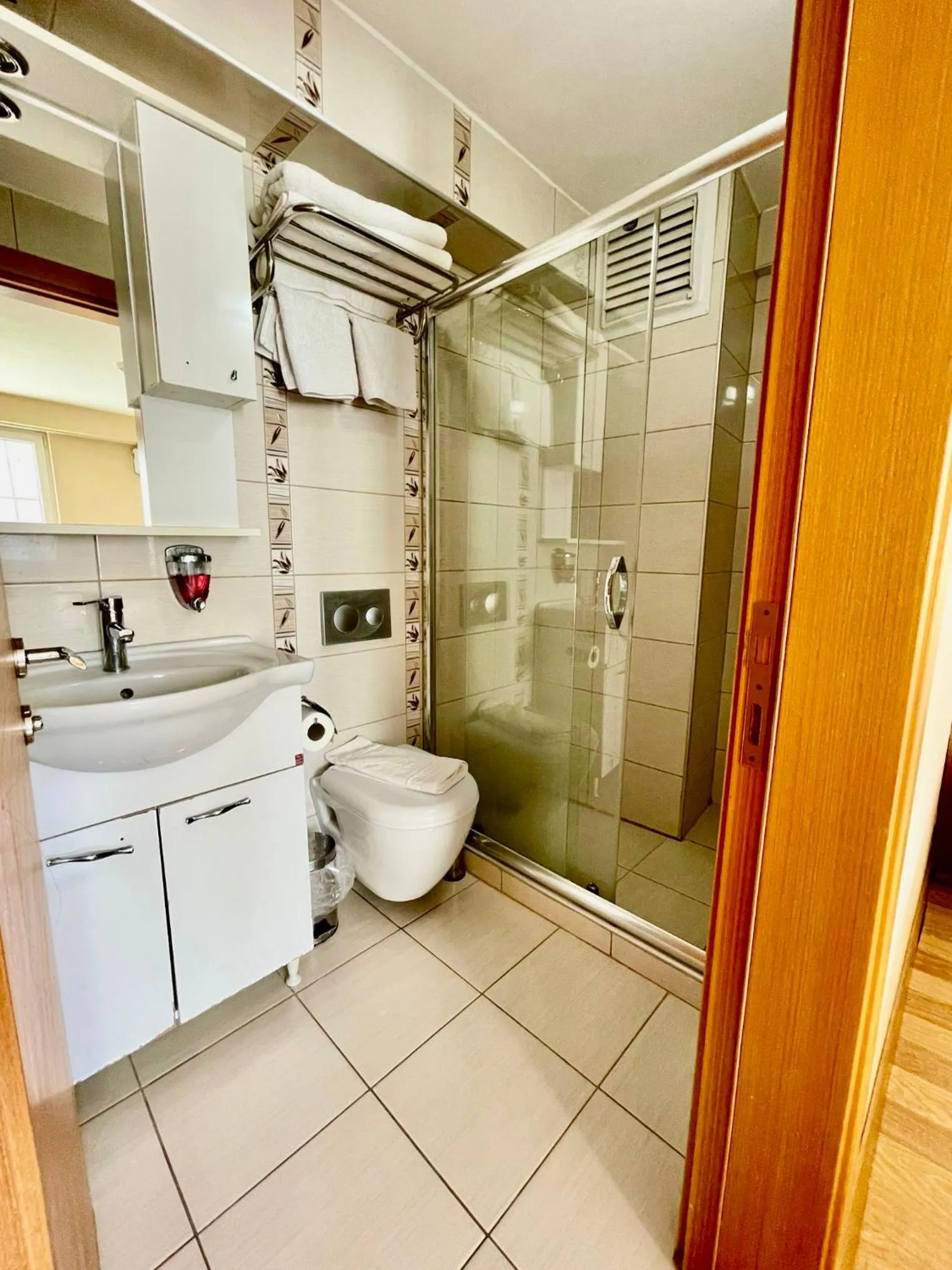 Shower in Timeks Hotel Sultanahmet