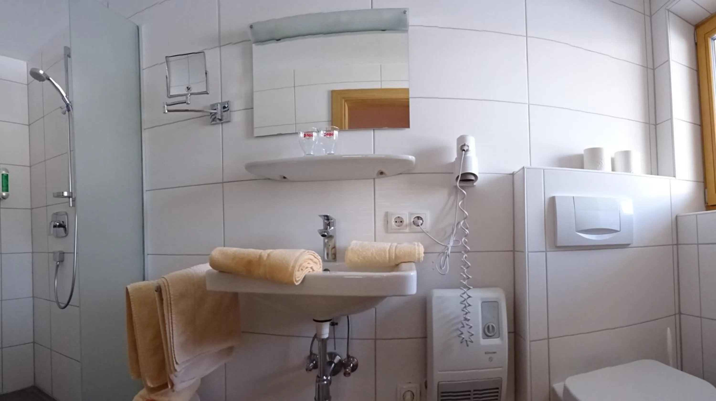 Bathroom in Hotel Restaurant Rosengarten