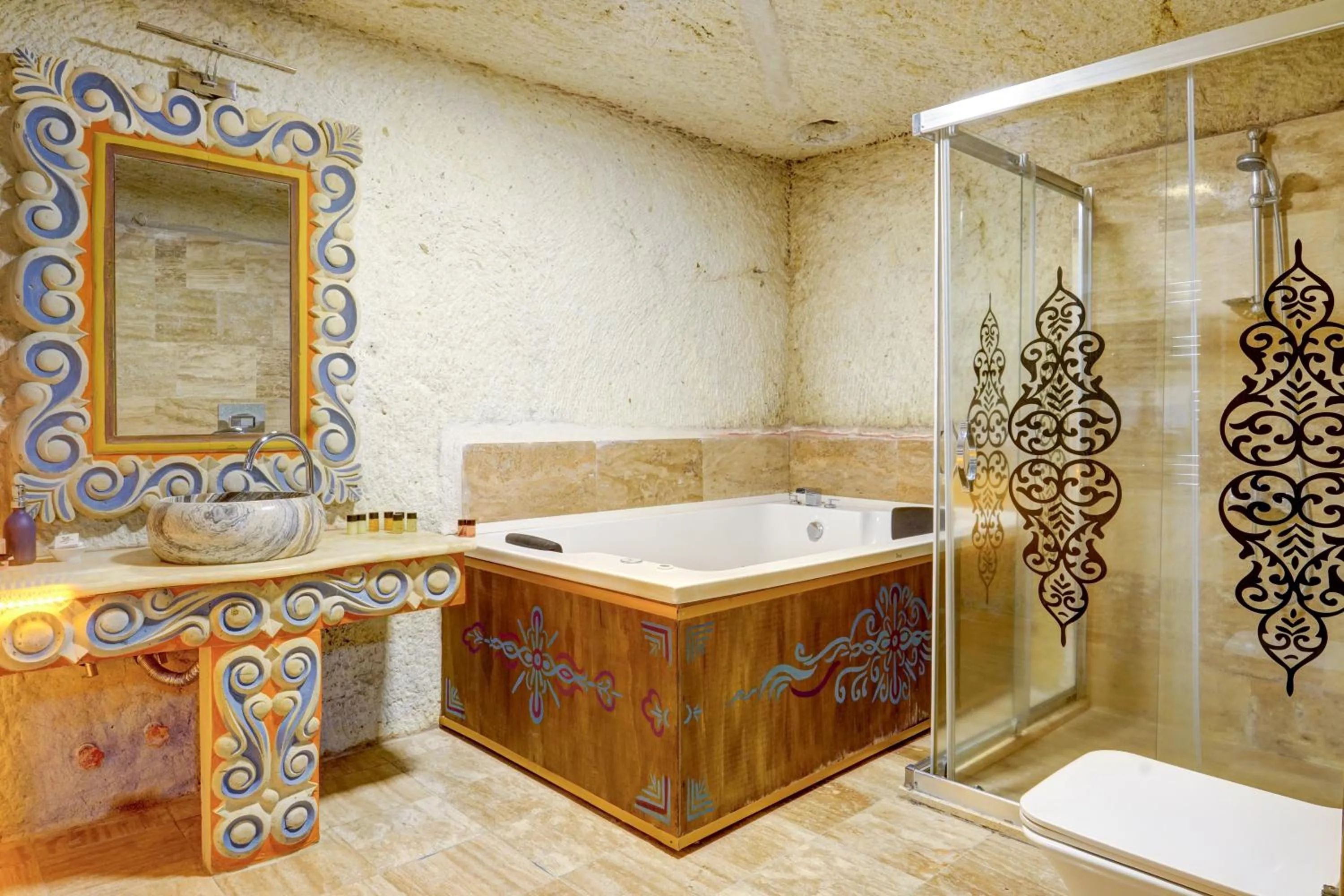 Shower in Nova Cave Hotel