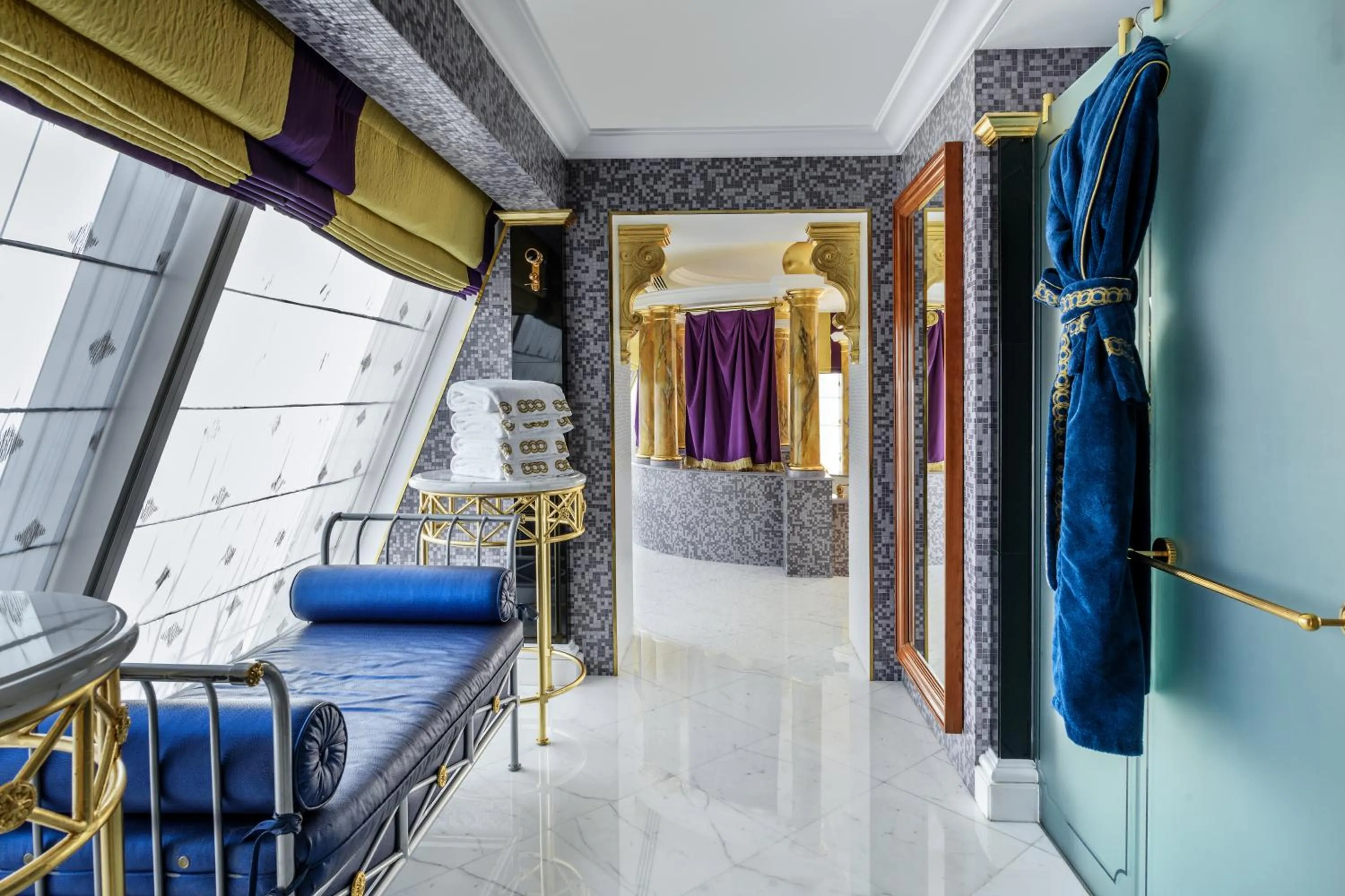 Bathroom, Bed in Jumeirah Burj Al Arab Dubai