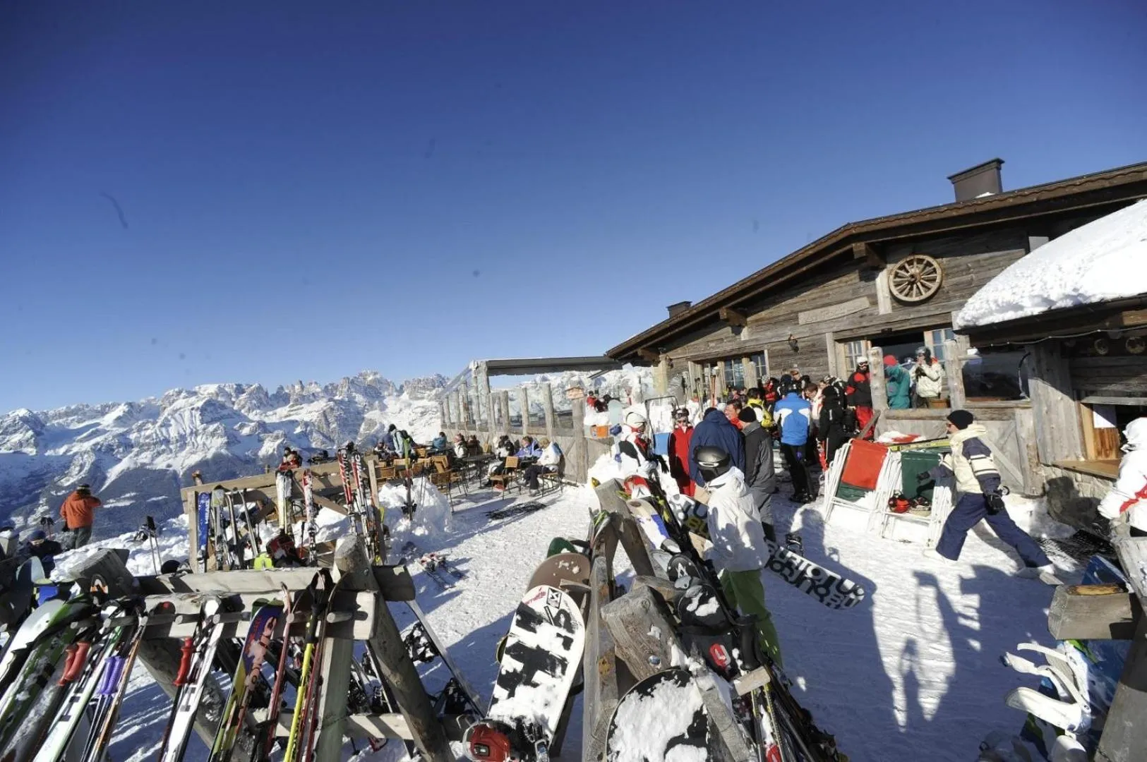 People in Hotel Olisamir