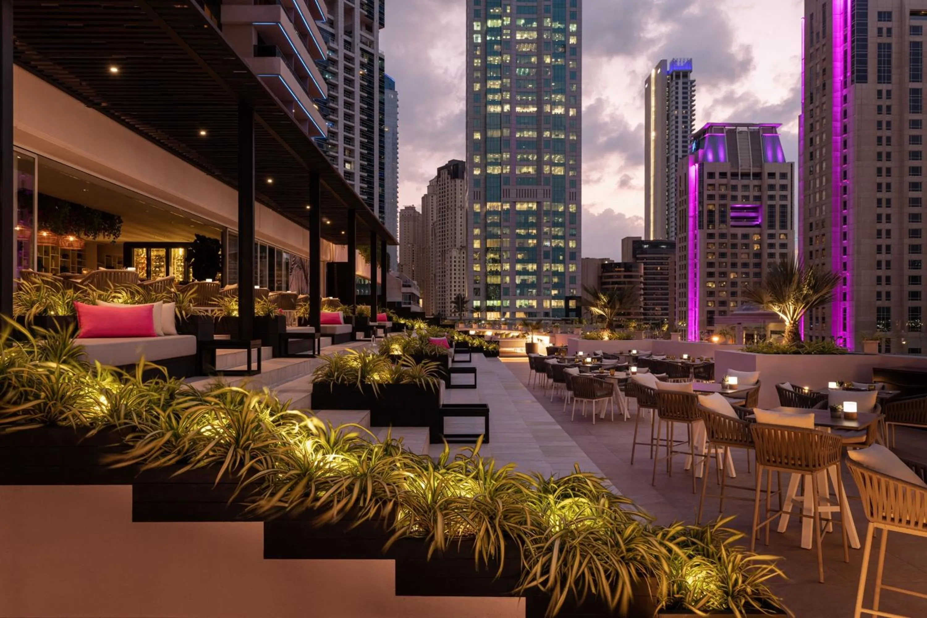 Lounge or bar in Grosvenor House, a Luxury Collection Hotel, Dubai