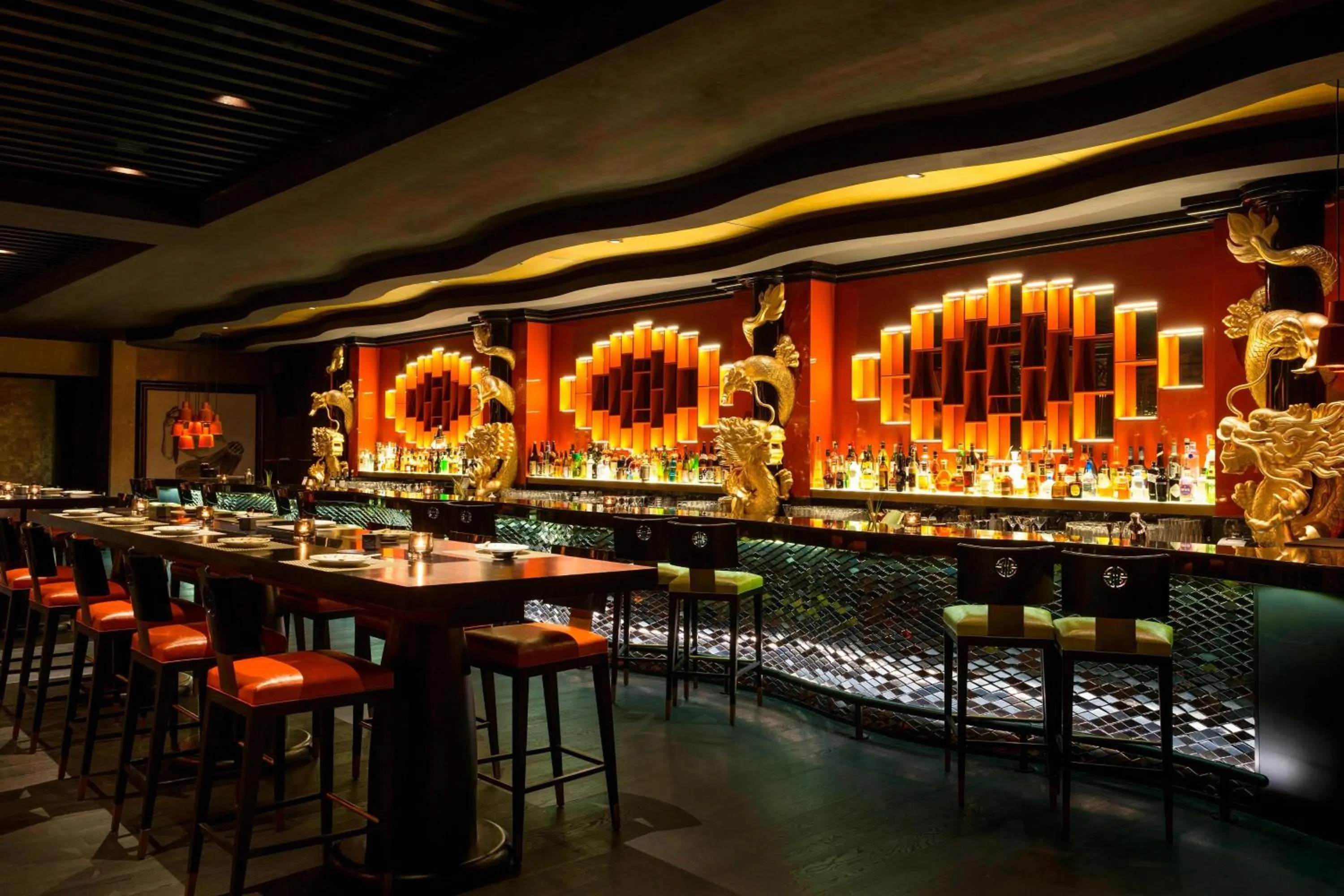 Lounge or bar in Grosvenor House, a Luxury Collection Hotel, Dubai