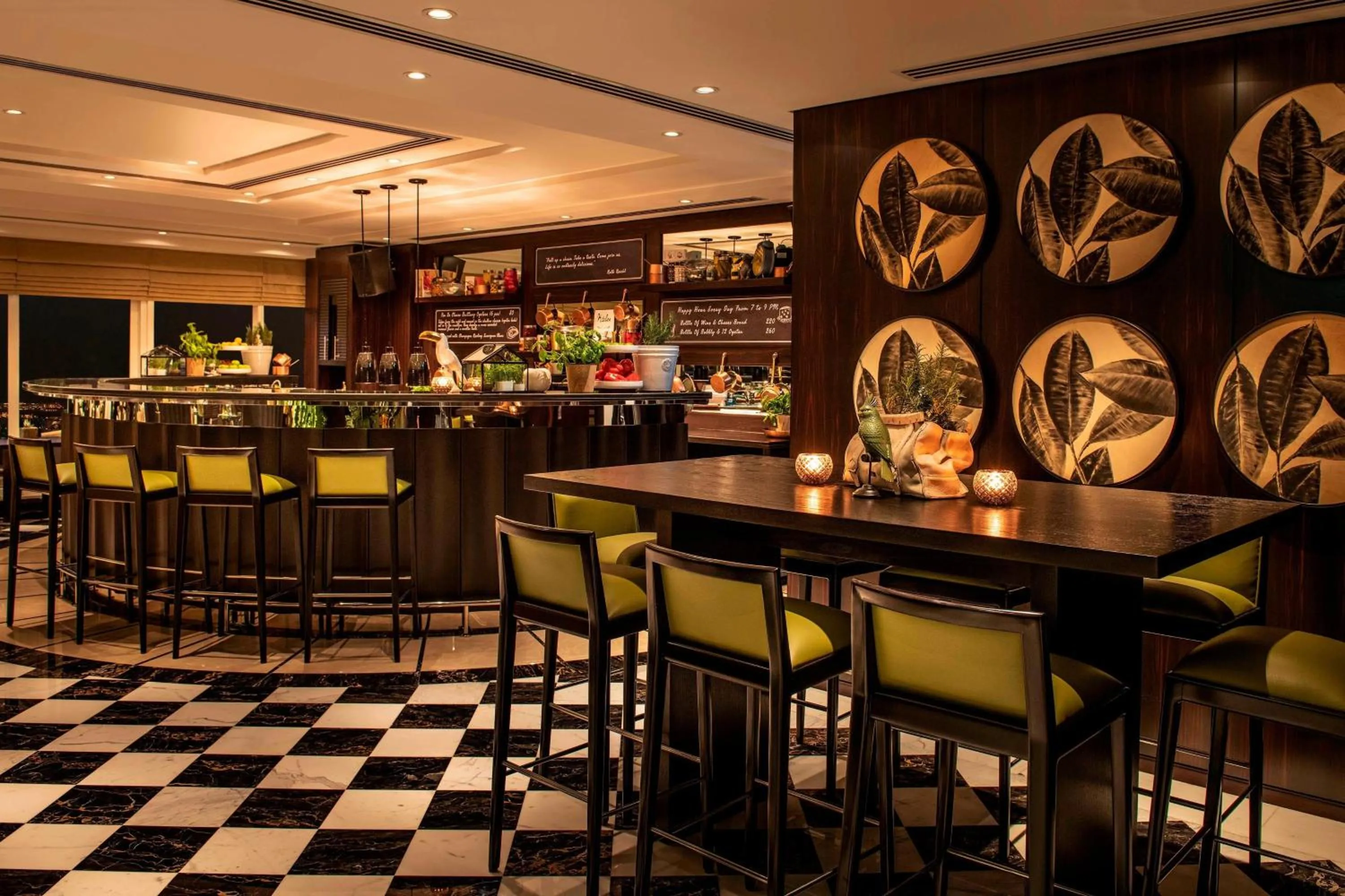 Lounge or bar in Grosvenor House, a Luxury Collection Hotel, Dubai