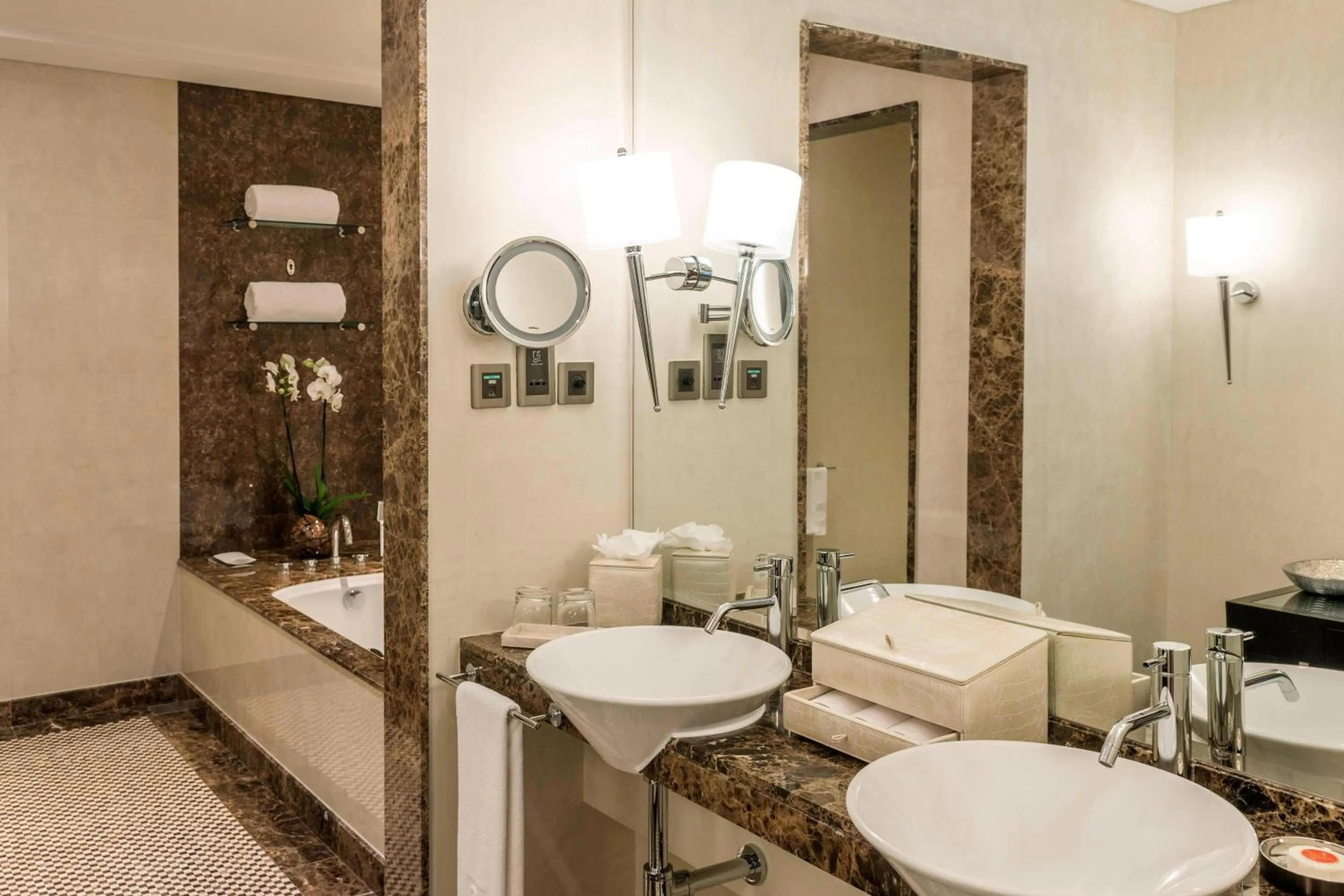 Bathroom in Grosvenor House, a Luxury Collection Hotel, Dubai