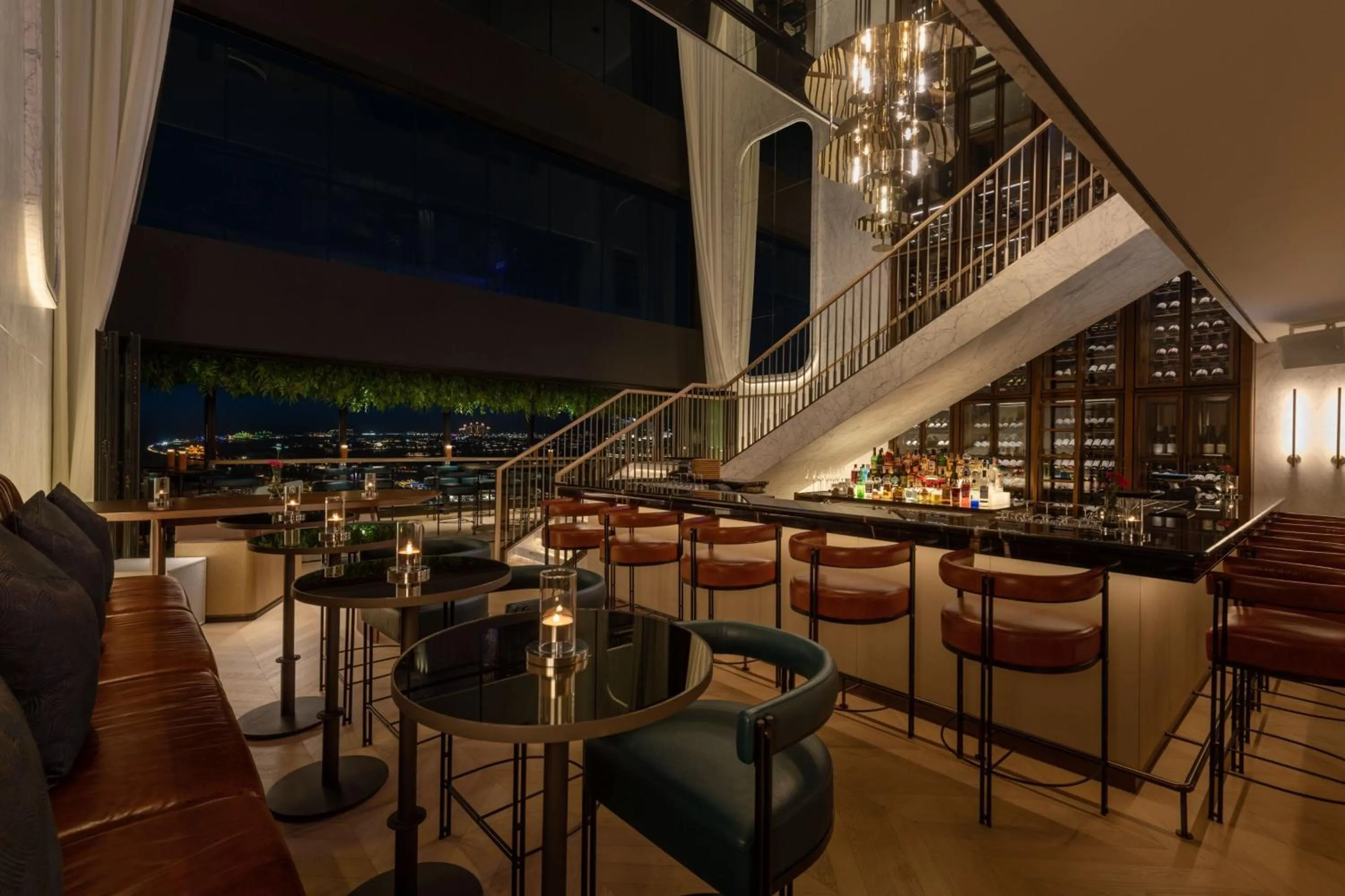 Lounge or bar in Grosvenor House, a Luxury Collection Hotel, Dubai