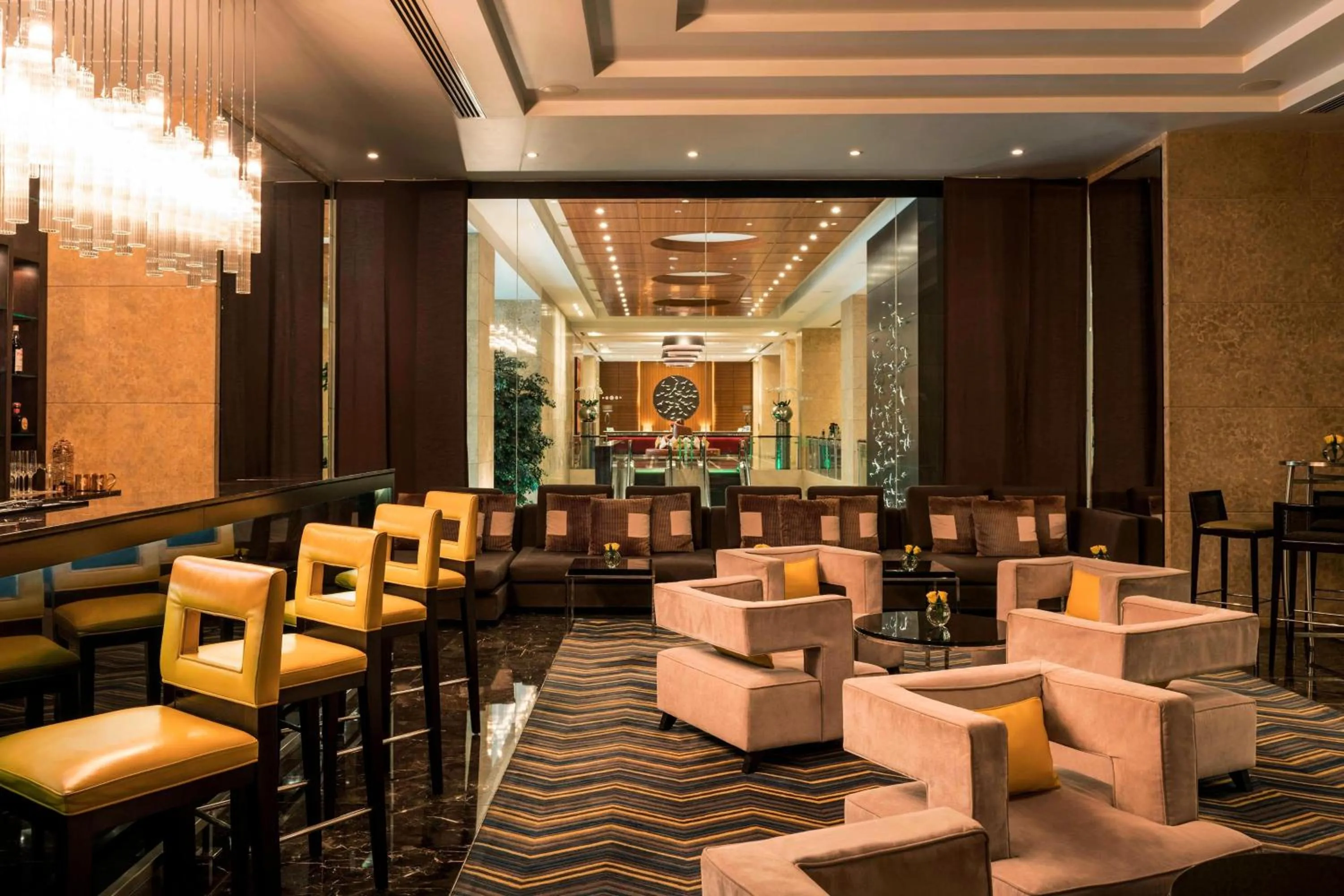 Lounge or bar in Grosvenor House, a Luxury Collection Hotel, Dubai