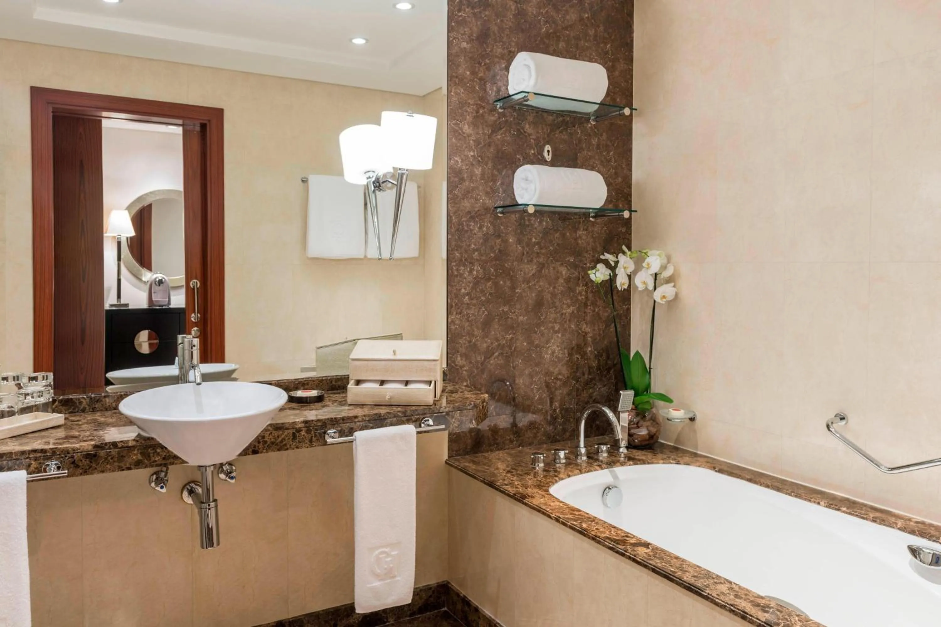 Bathroom in Grosvenor House, a Luxury Collection Hotel, Dubai