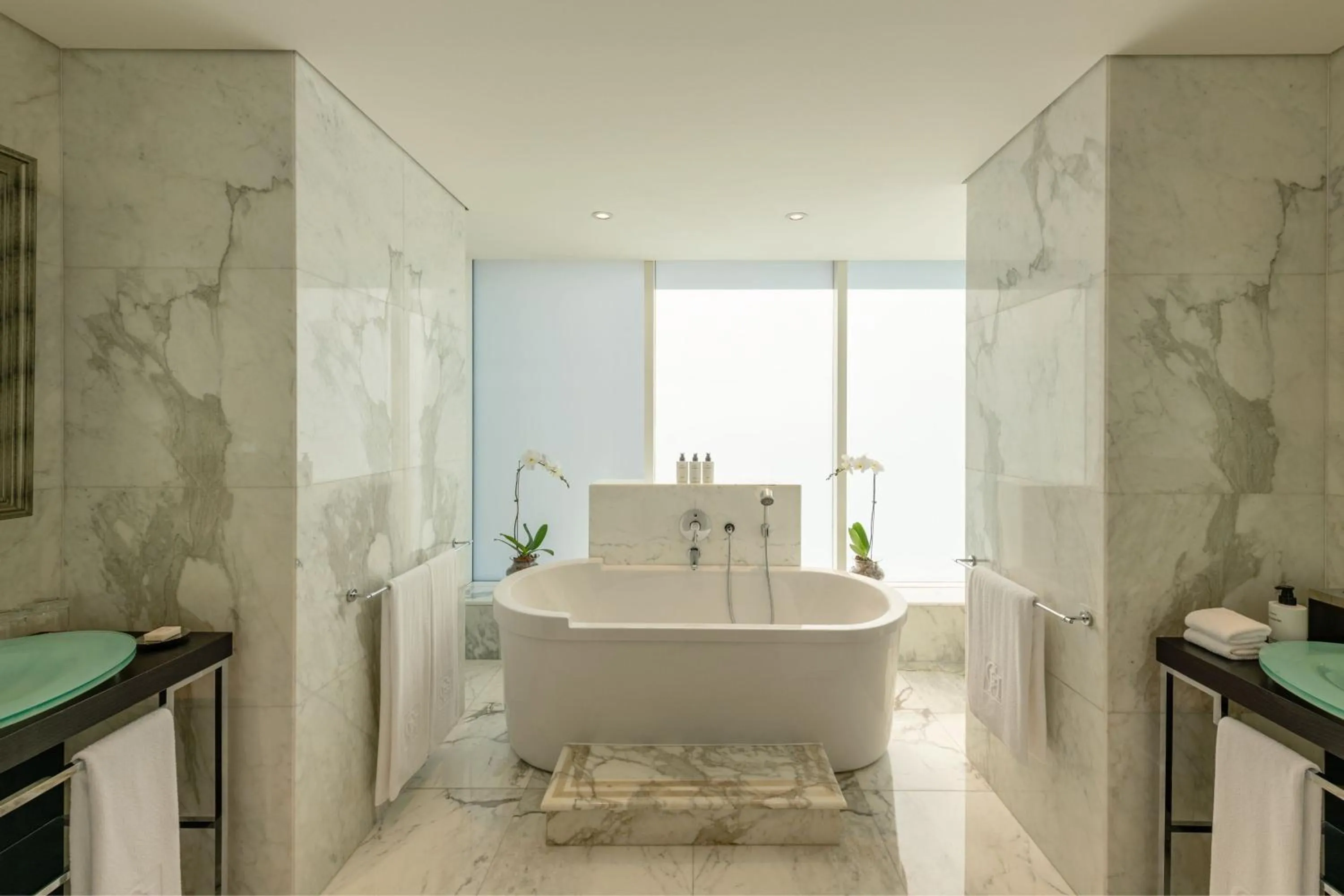 Bathroom in Grosvenor House, a Luxury Collection Hotel, Dubai