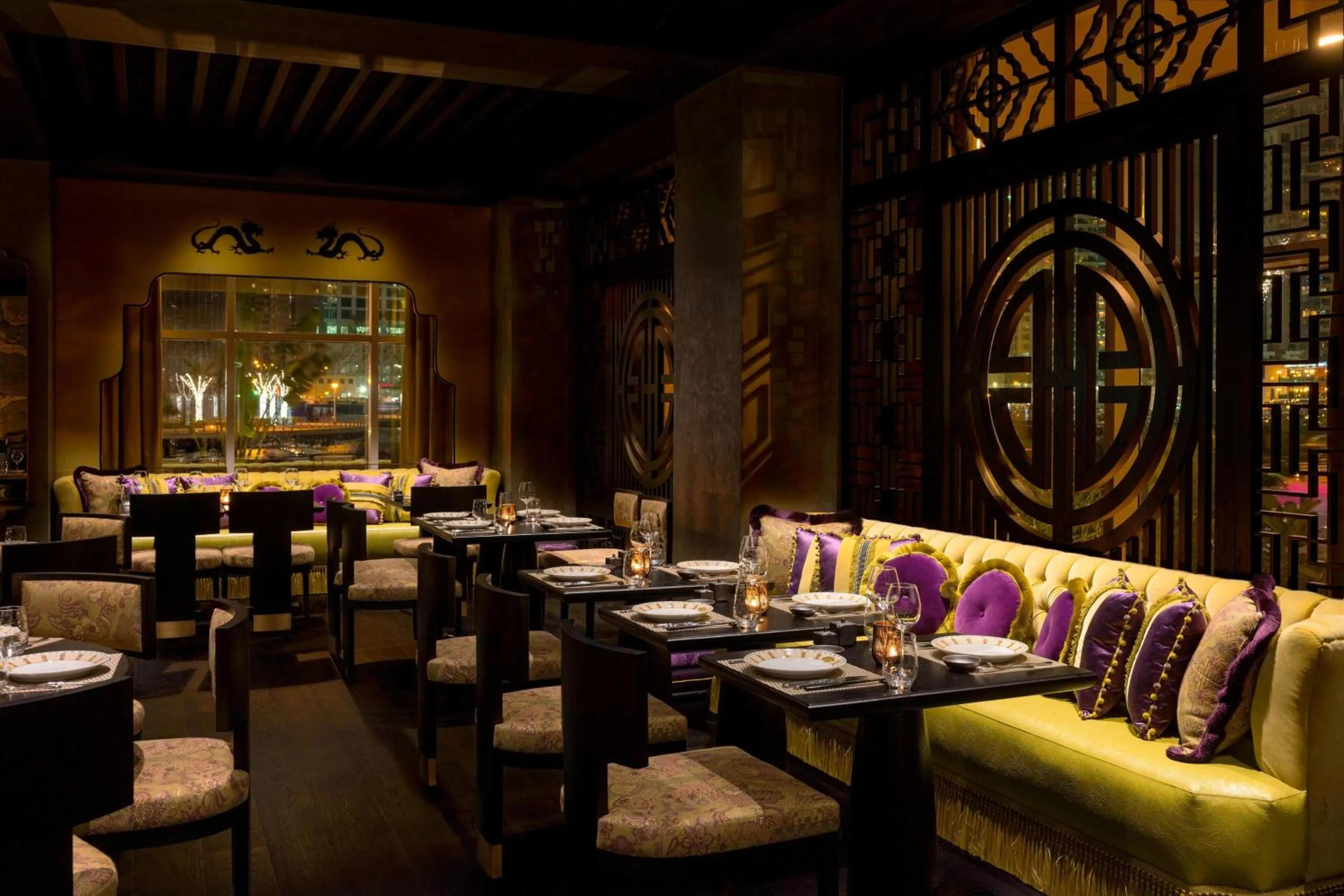 Lounge or bar in Grosvenor House, a Luxury Collection Hotel, Dubai