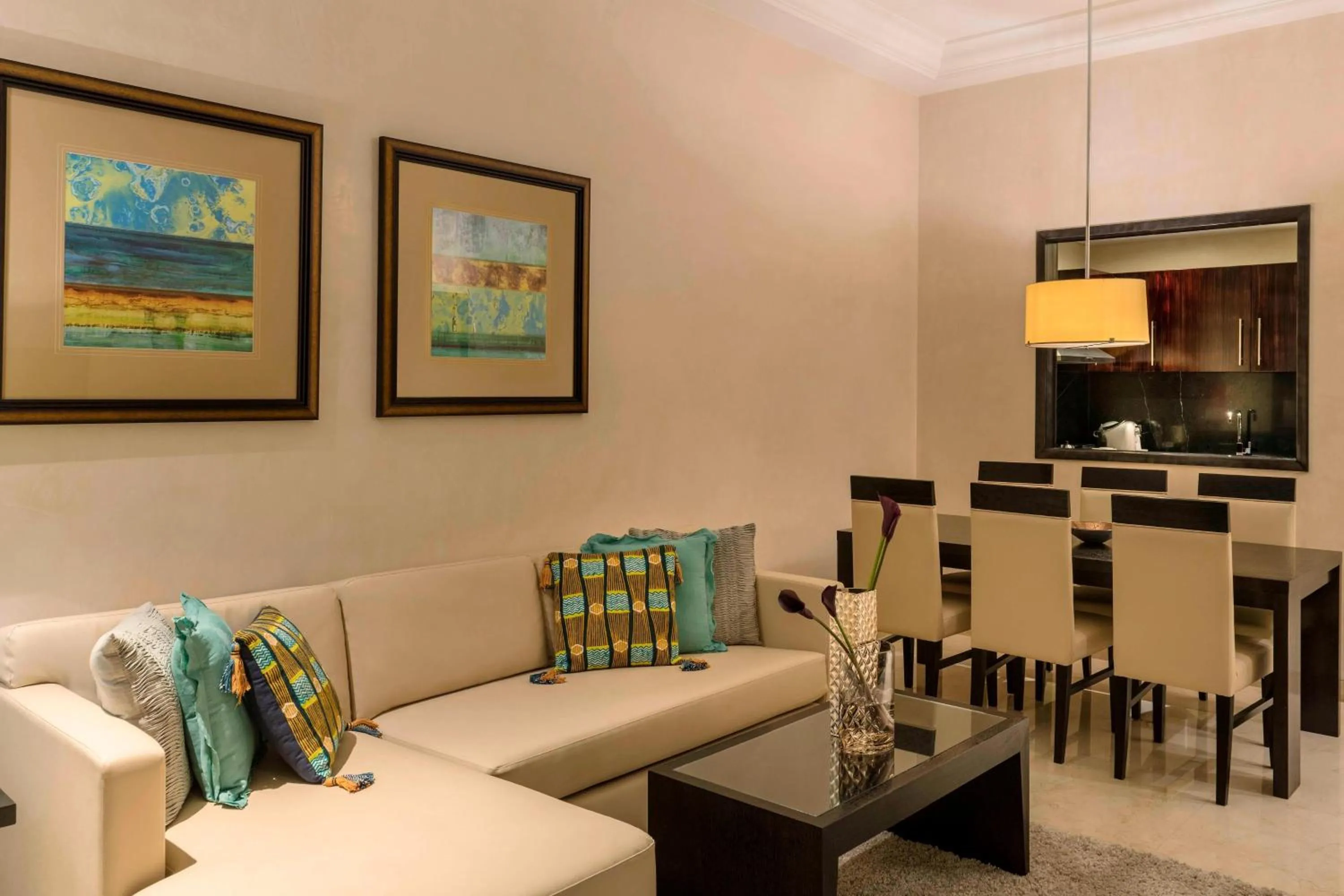 Living room in Grosvenor House, a Luxury Collection Hotel, Dubai