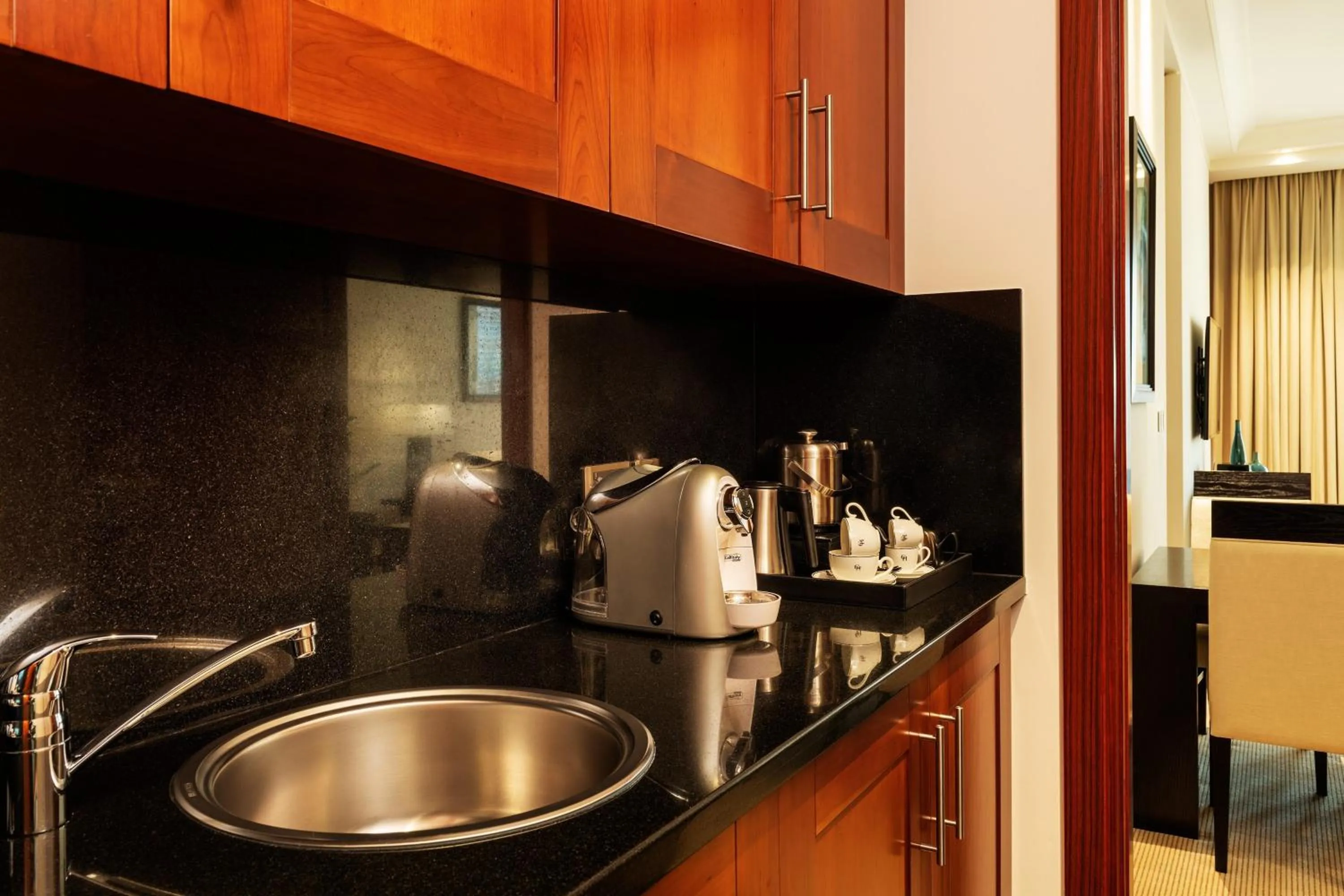 Kitchen or kitchenette in Grosvenor House, a Luxury Collection Hotel, Dubai