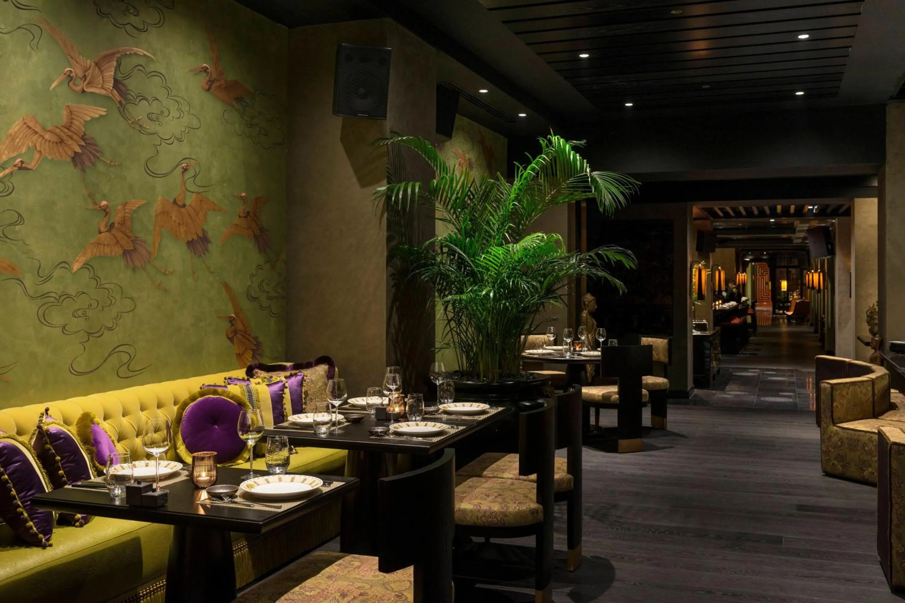 Lounge or bar in Grosvenor House, a Luxury Collection Hotel, Dubai