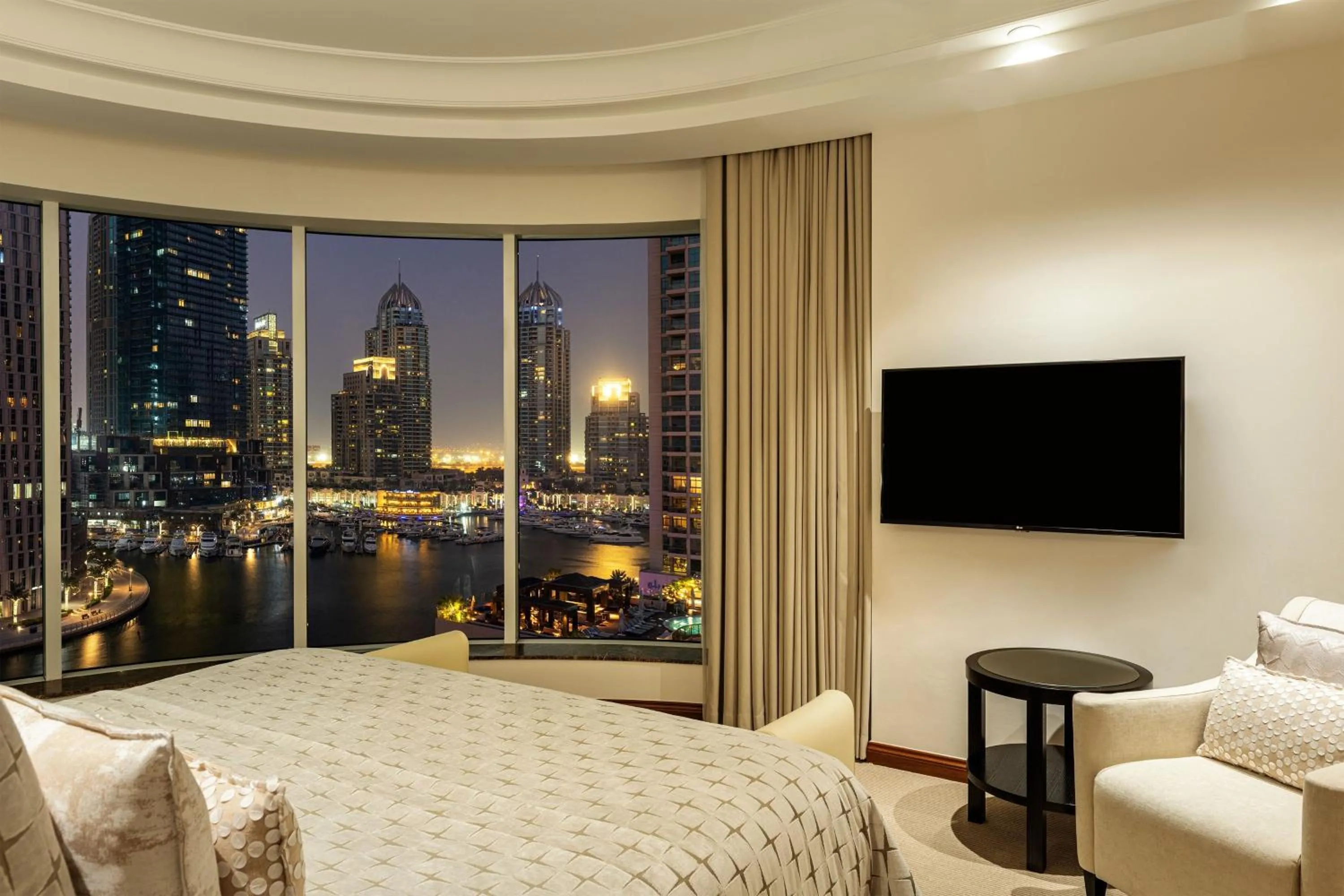 Photo of the whole room, Bed in Grosvenor House, a Luxury Collection Hotel, Dubai