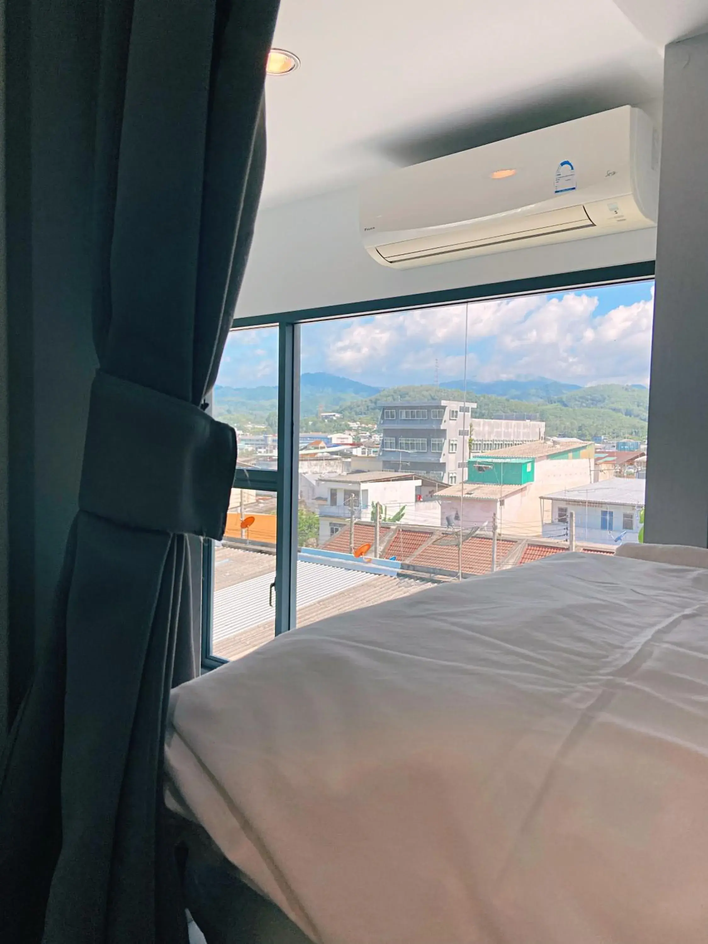 Bunk Bed in Mixed Dormitory Room in Hlangkha Hostel - หลังคา โฮสเทล Bunk Bed in Mixed Dormitory Room in Hlangkha Hostel - หลังคา โฮสเทล