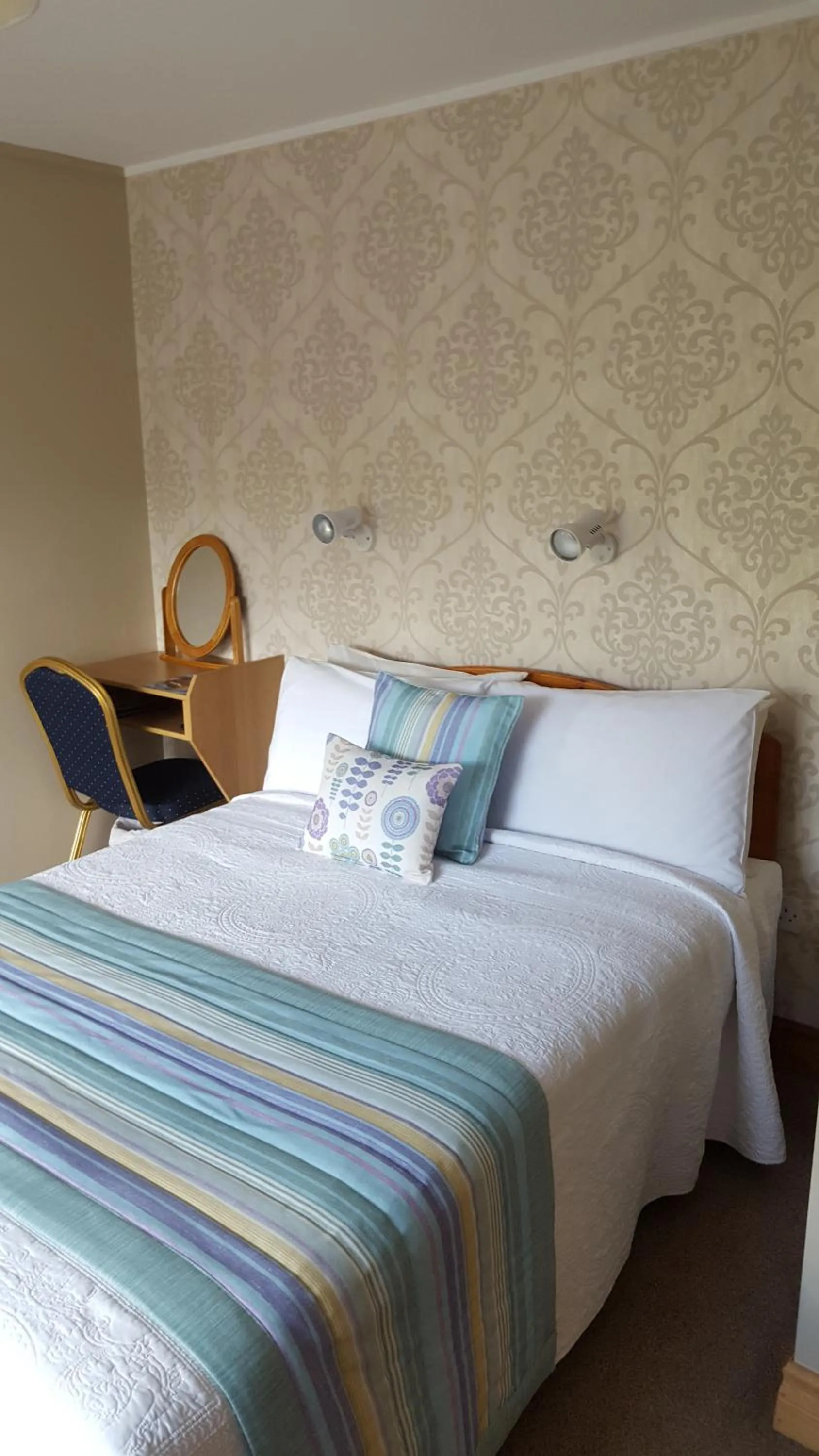 Bed in Riverwalk House B&B