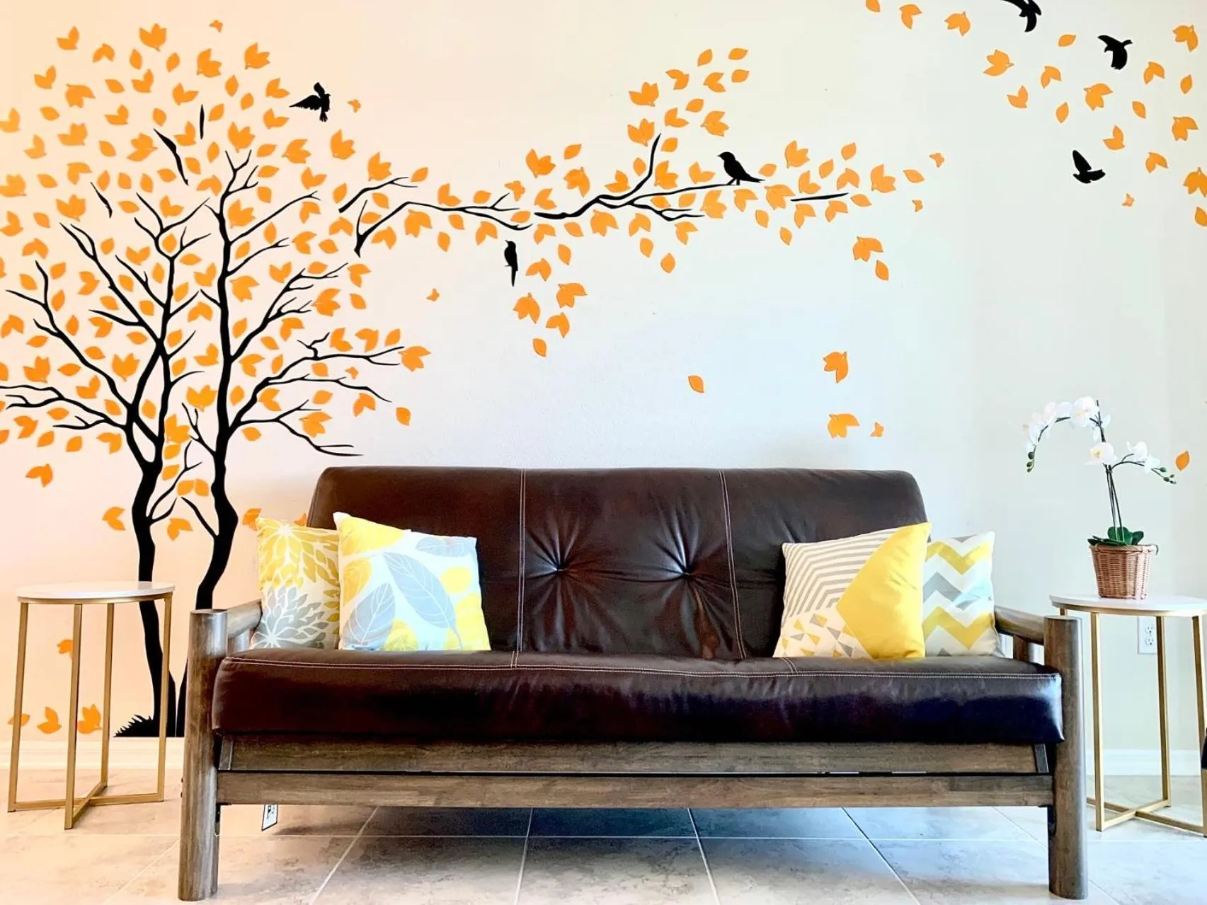 Living room in 3B2B-Beautiful Lake View-Baby Friendly-FREE WATER PARK!NO Resort Fee-5 Miles to Disney-Storey Lake 3141