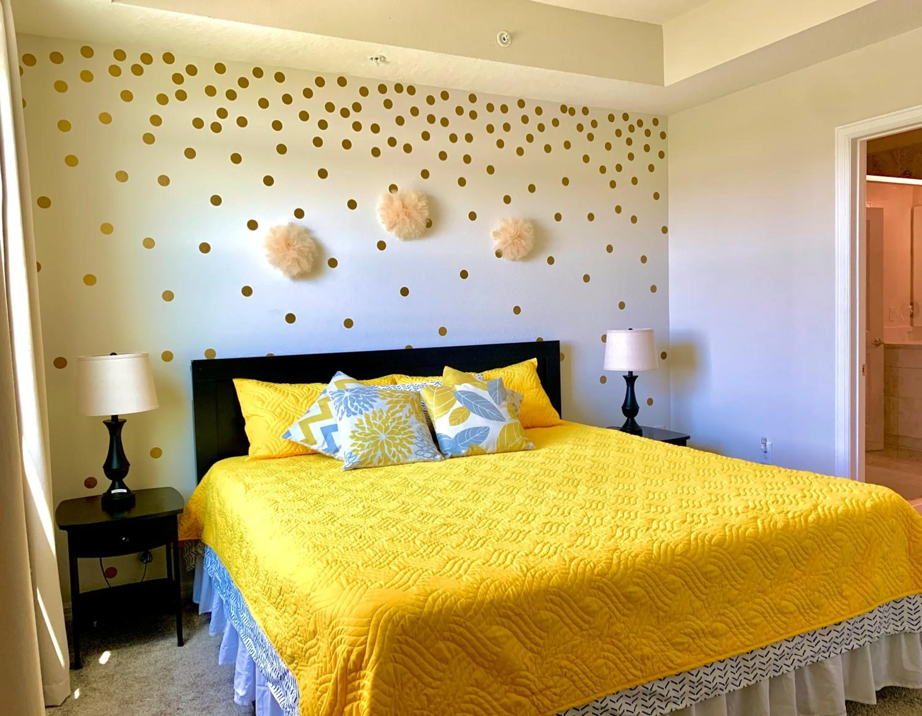 Bed in 3B2B-Beautiful Lake View-Baby Friendly-FREE WATER PARK!NO Resort Fee-5 Miles to Disney-Storey Lake 3141