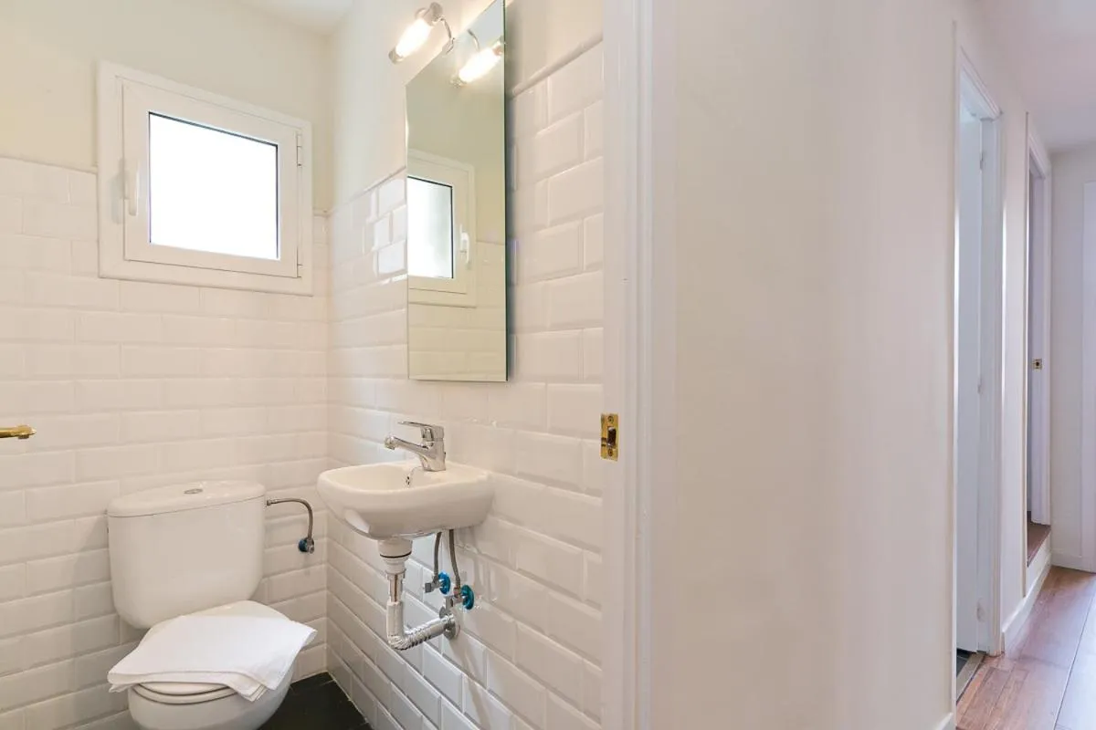 Toilet in Bcn Paseo De Gracia Rocamora Apartment