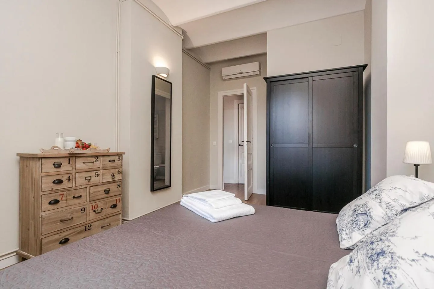 Bed in Bcn Paseo De Gracia Rocamora Apartment