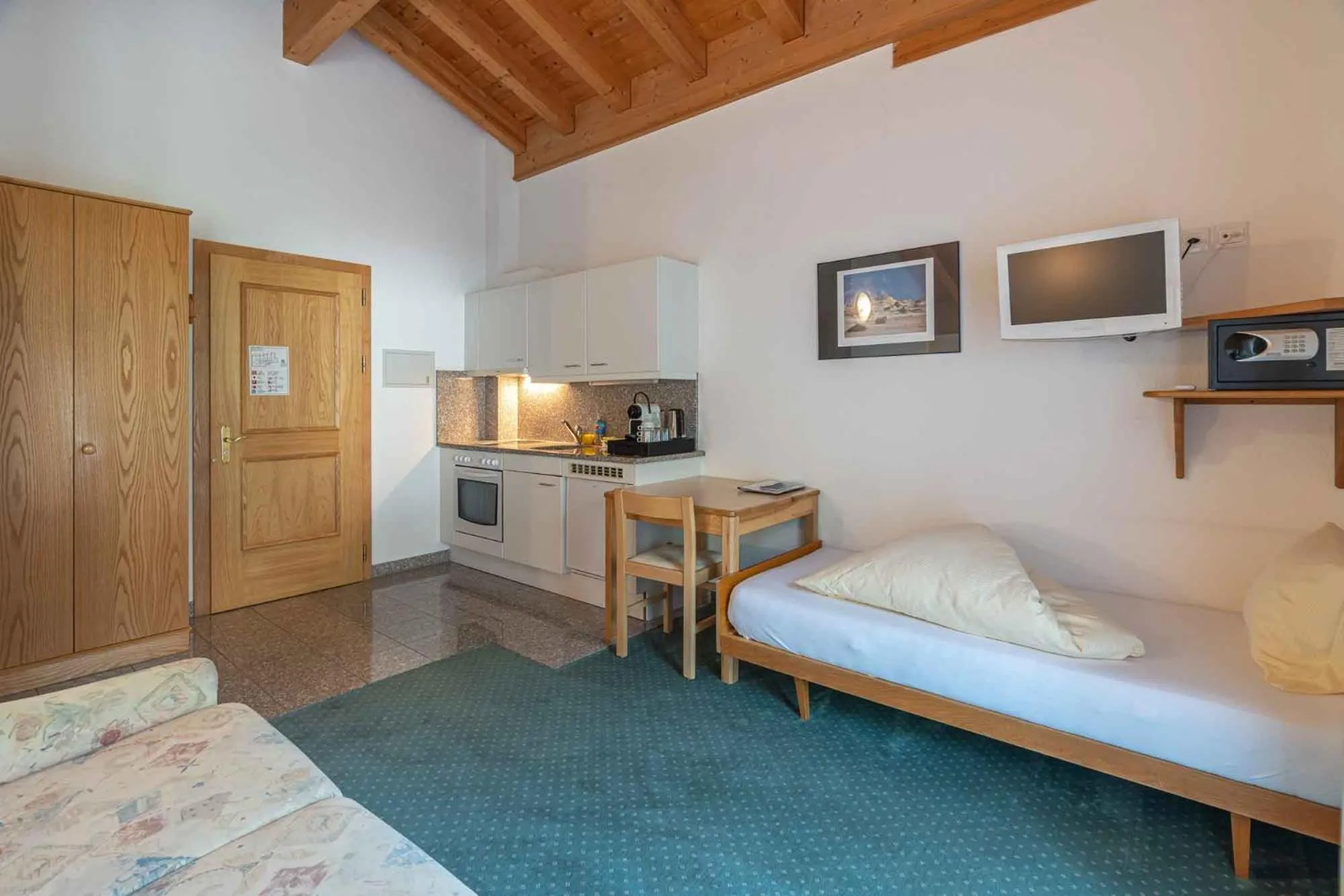 Photo of the whole room, Bed in Aktiv- und Genusshotel Alpenblick