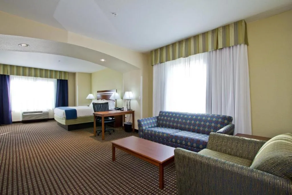 Bed in Holiday Inn Express and Suites Denver East Peoria Street by IHG