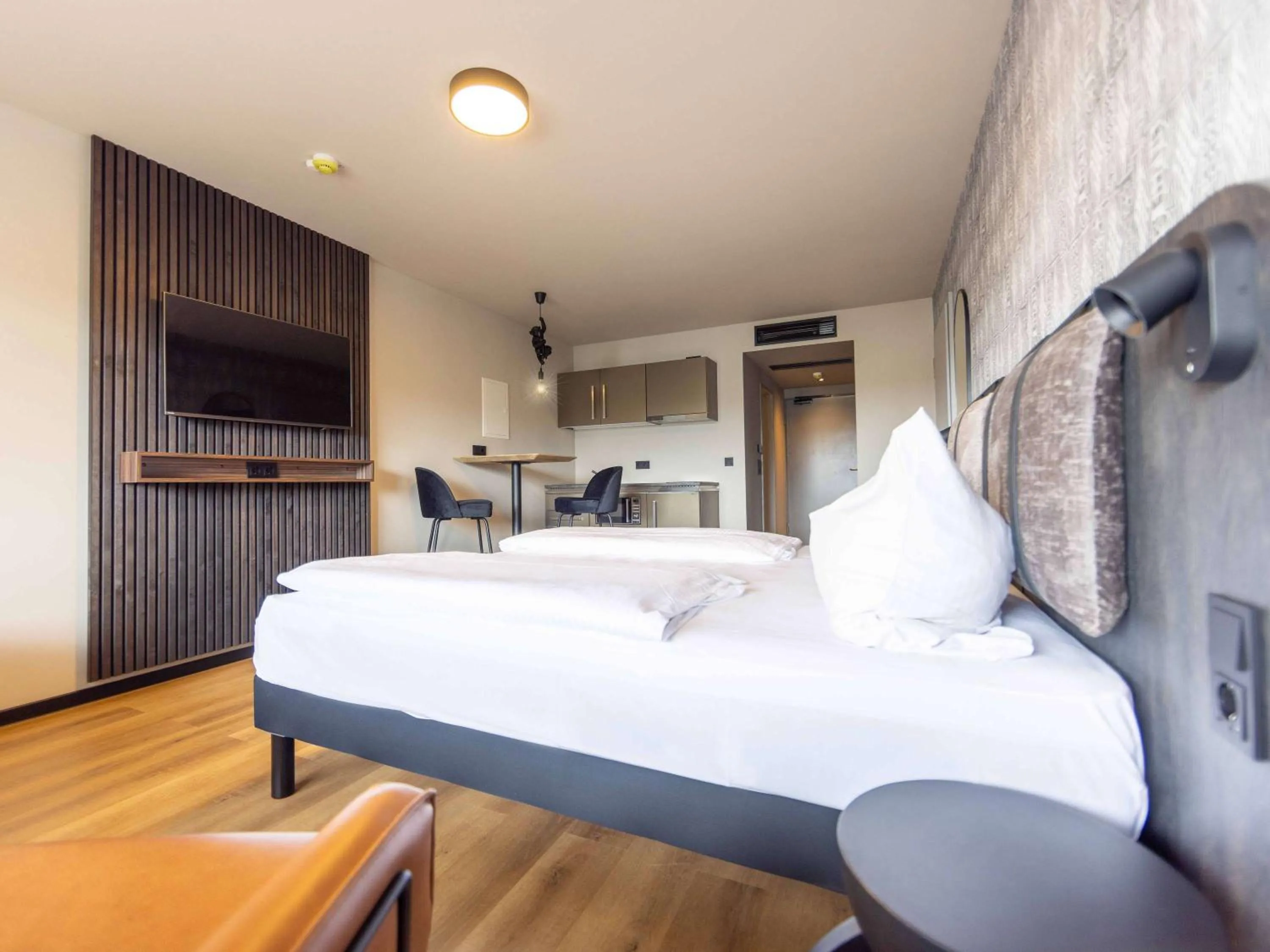 Bedroom, Bed in ibis Styles Aalen