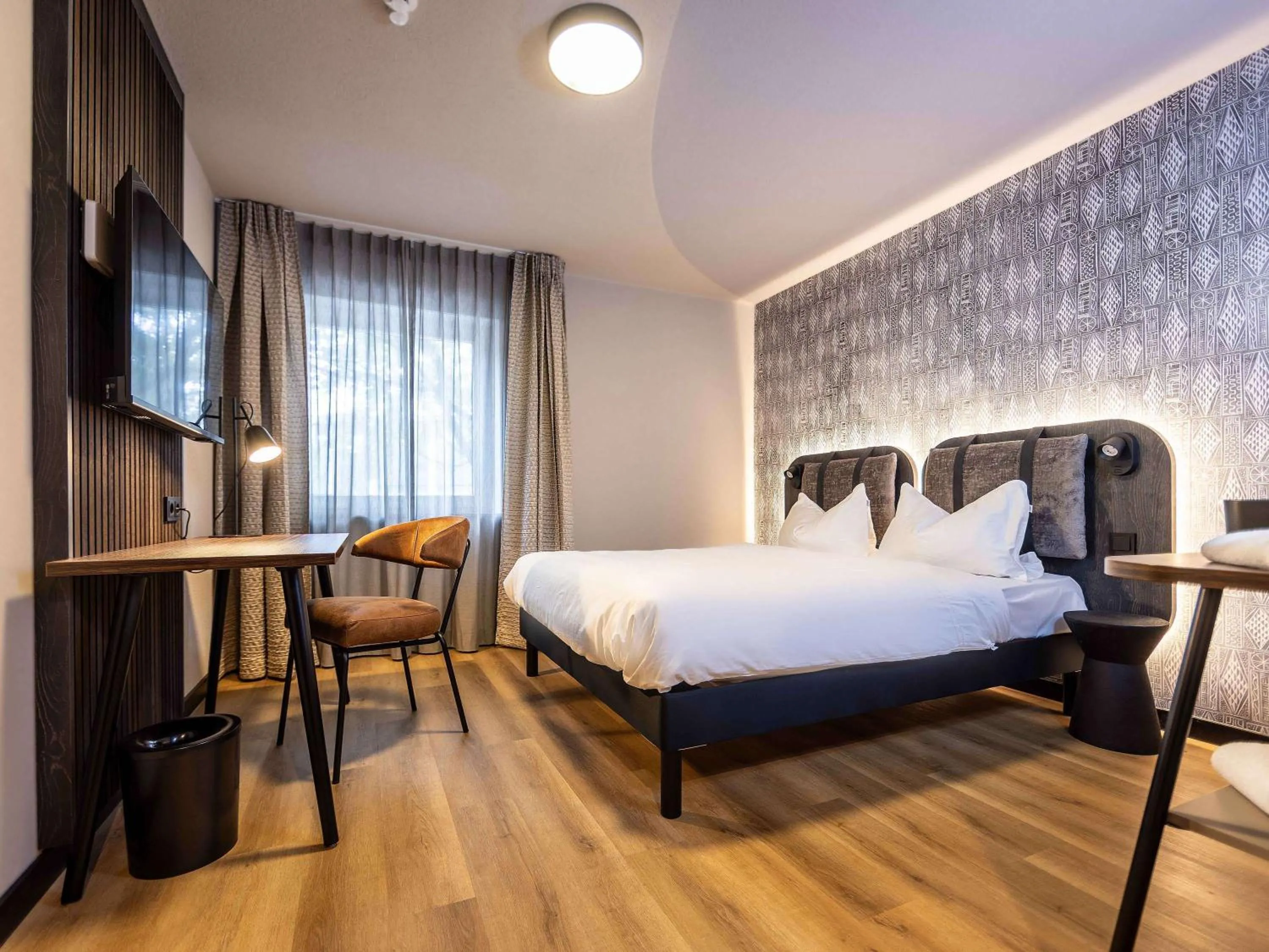 Property building, Bed in ibis Styles Aalen