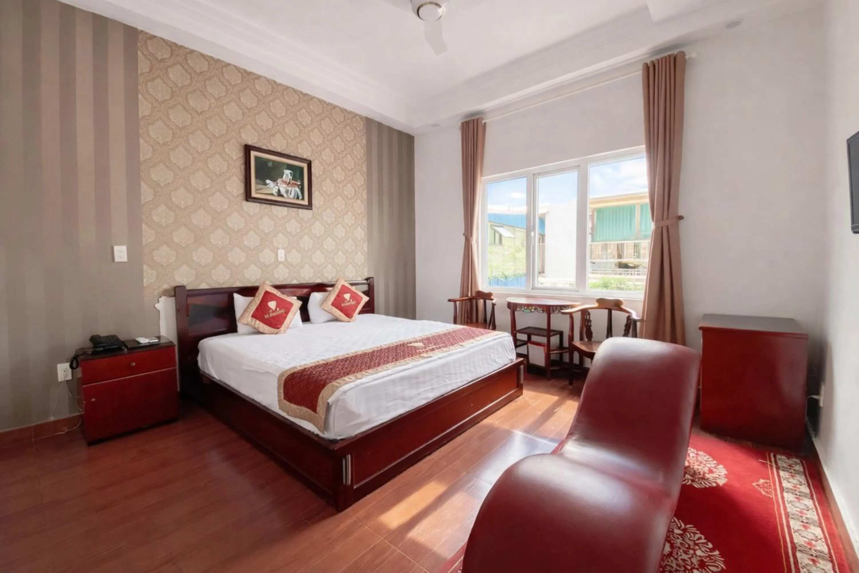 Living room, Bed in Diamond Hotel Thai Binh