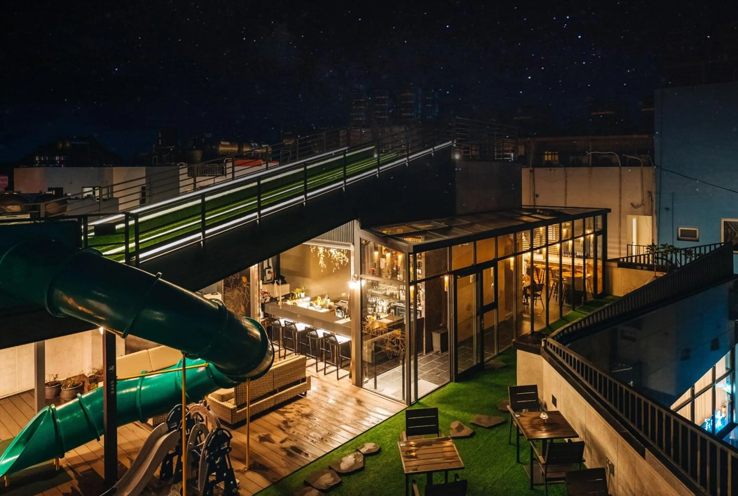 Lounge or bar in 墾丁耳東華苑ErDong Manor