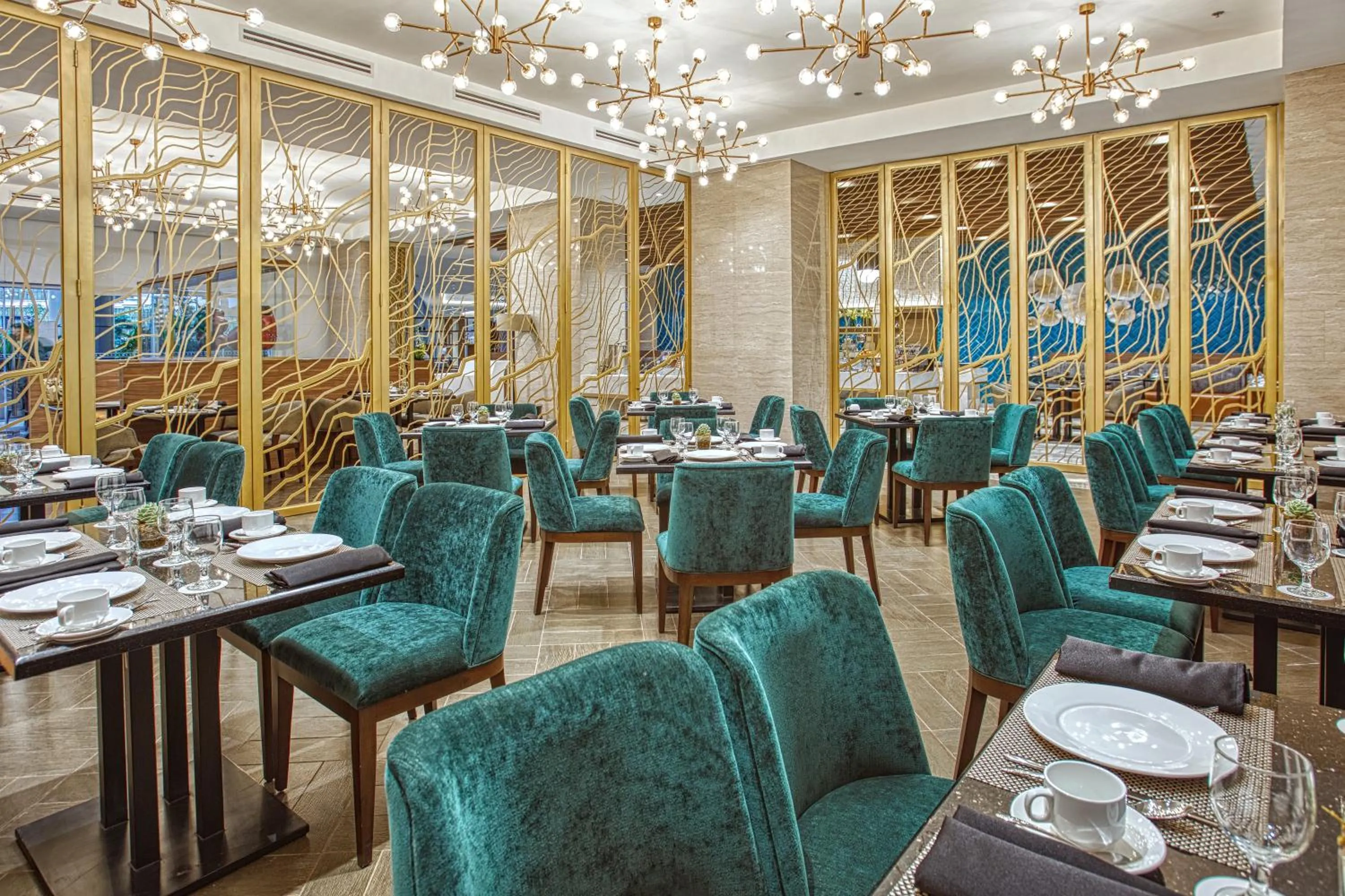 Restaurant/places to eat in Kingsford Hotel Manila Bay