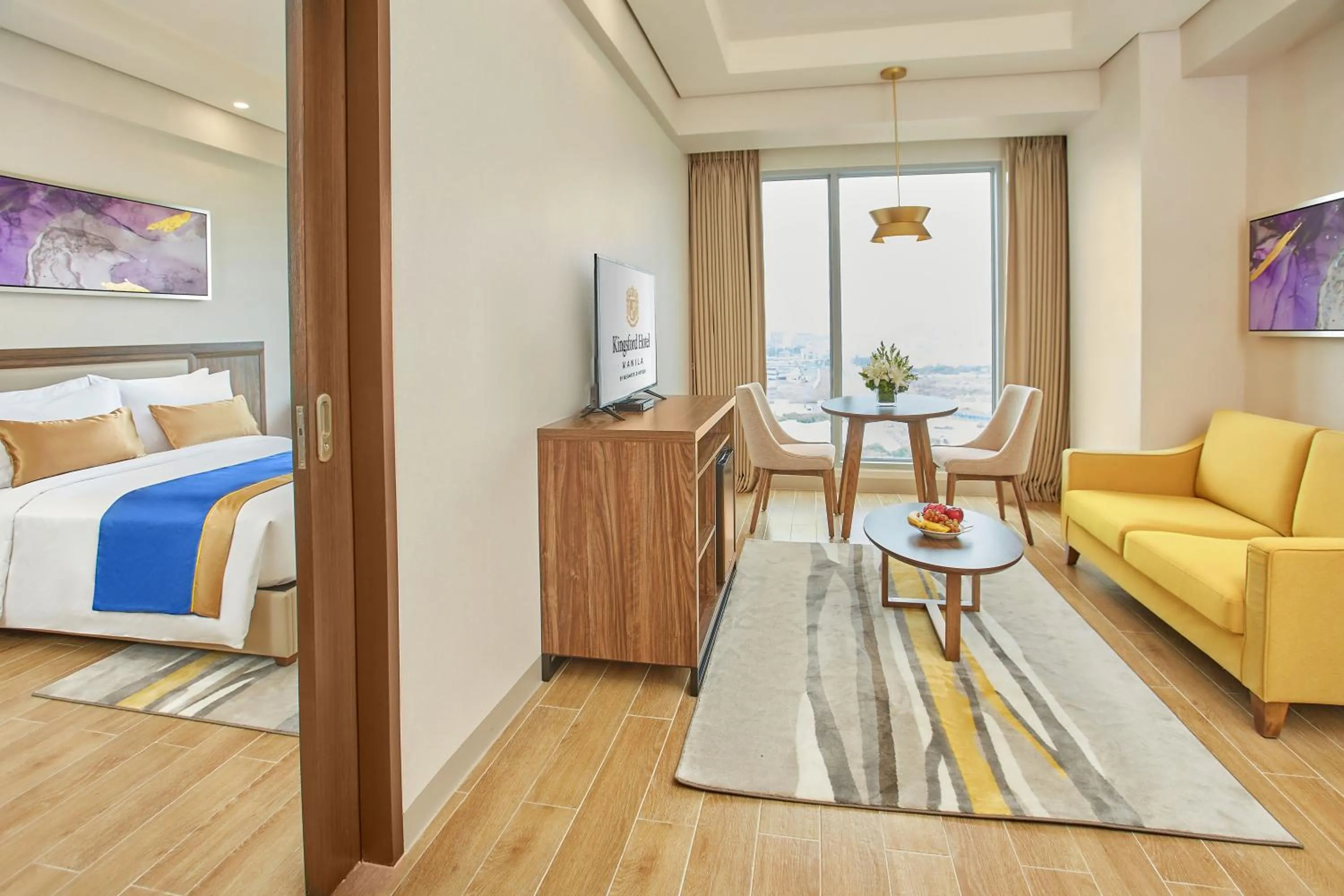 Living room, Bed in Kingsford Hotel Manila Bay