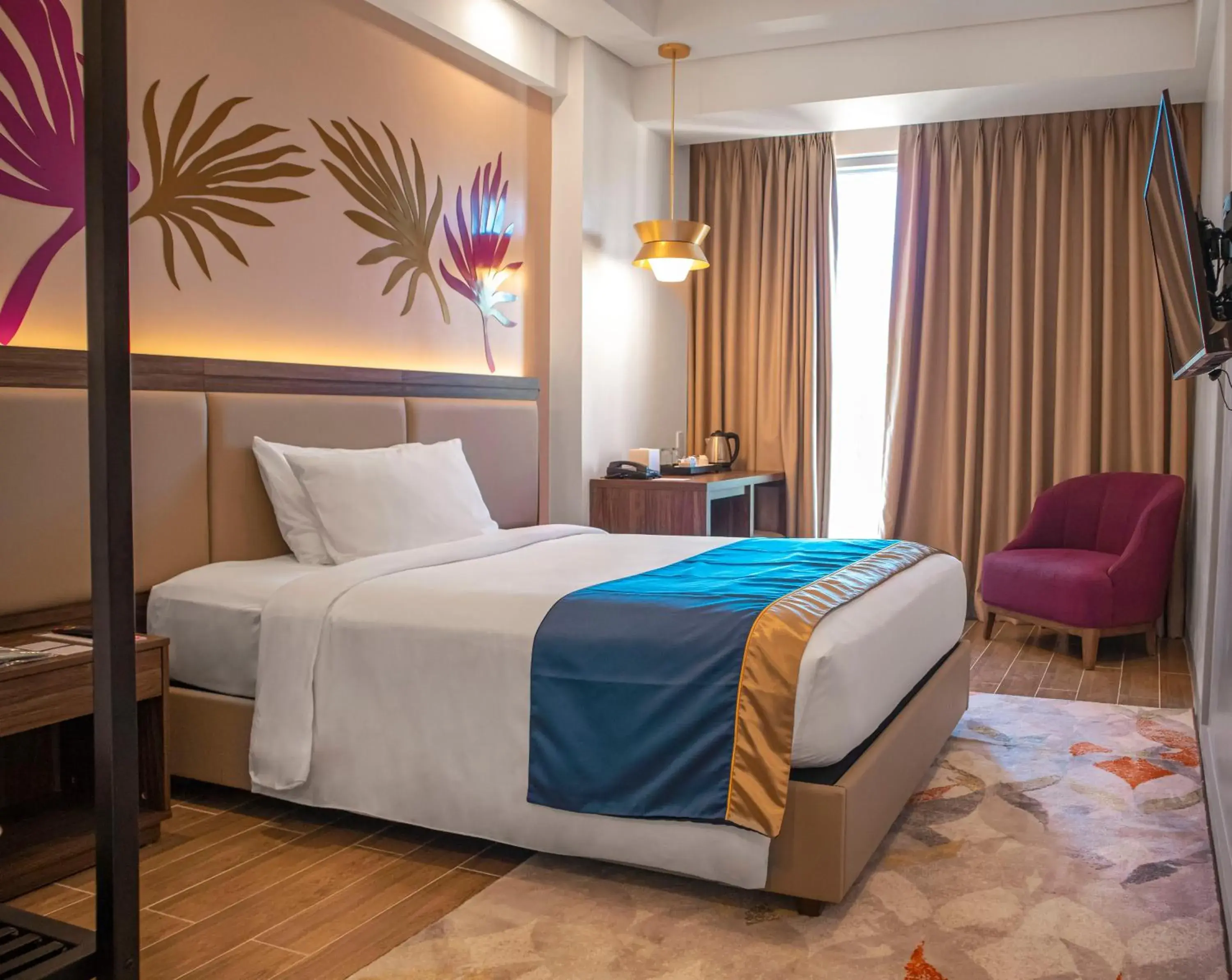 Deluxe Queen Room in Kingsford Hotel Manila Bay Deluxe Queen Room in Kingsford Hotel Manila Bay