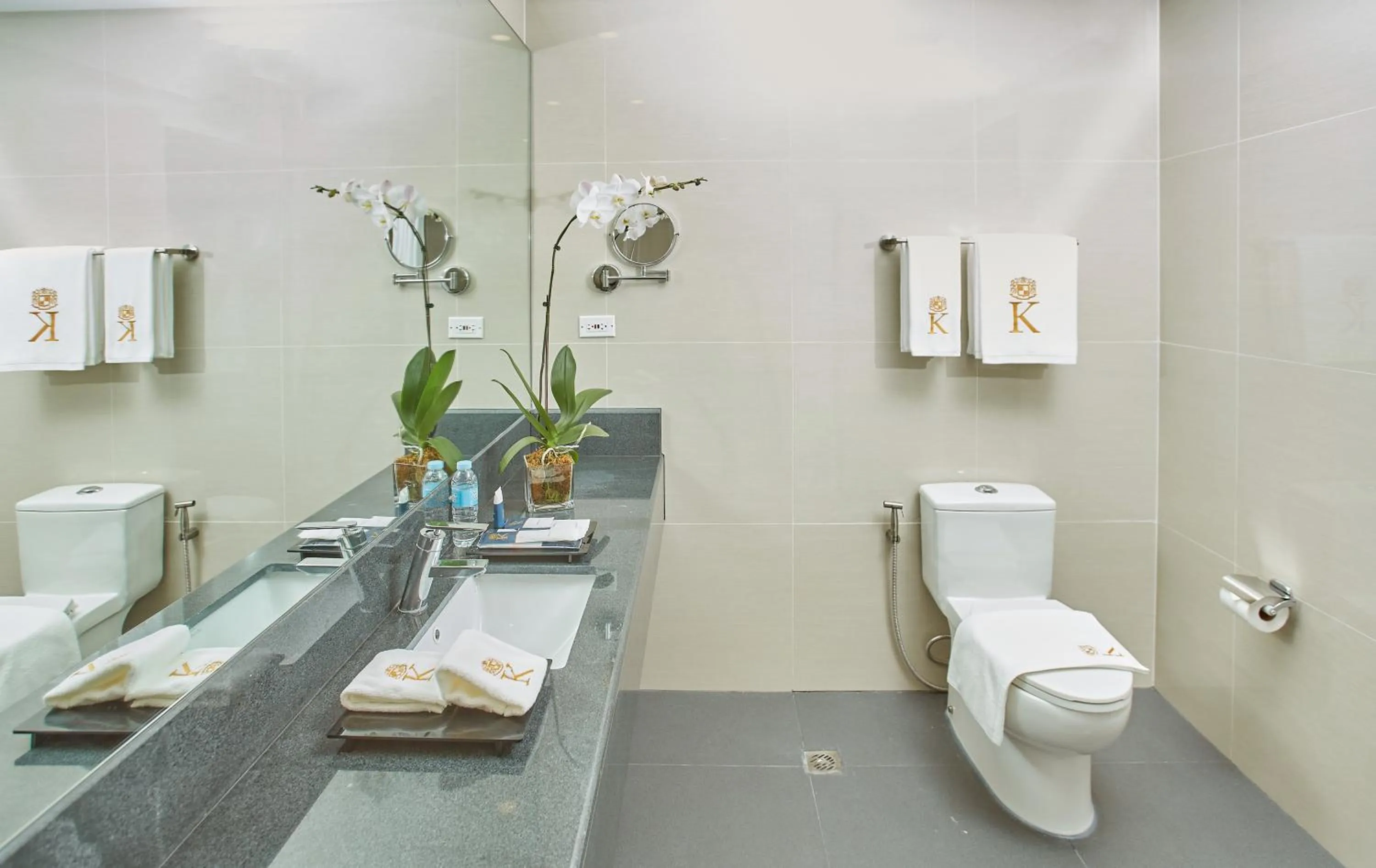 Bathroom in Kingsford Hotel Manila Bay