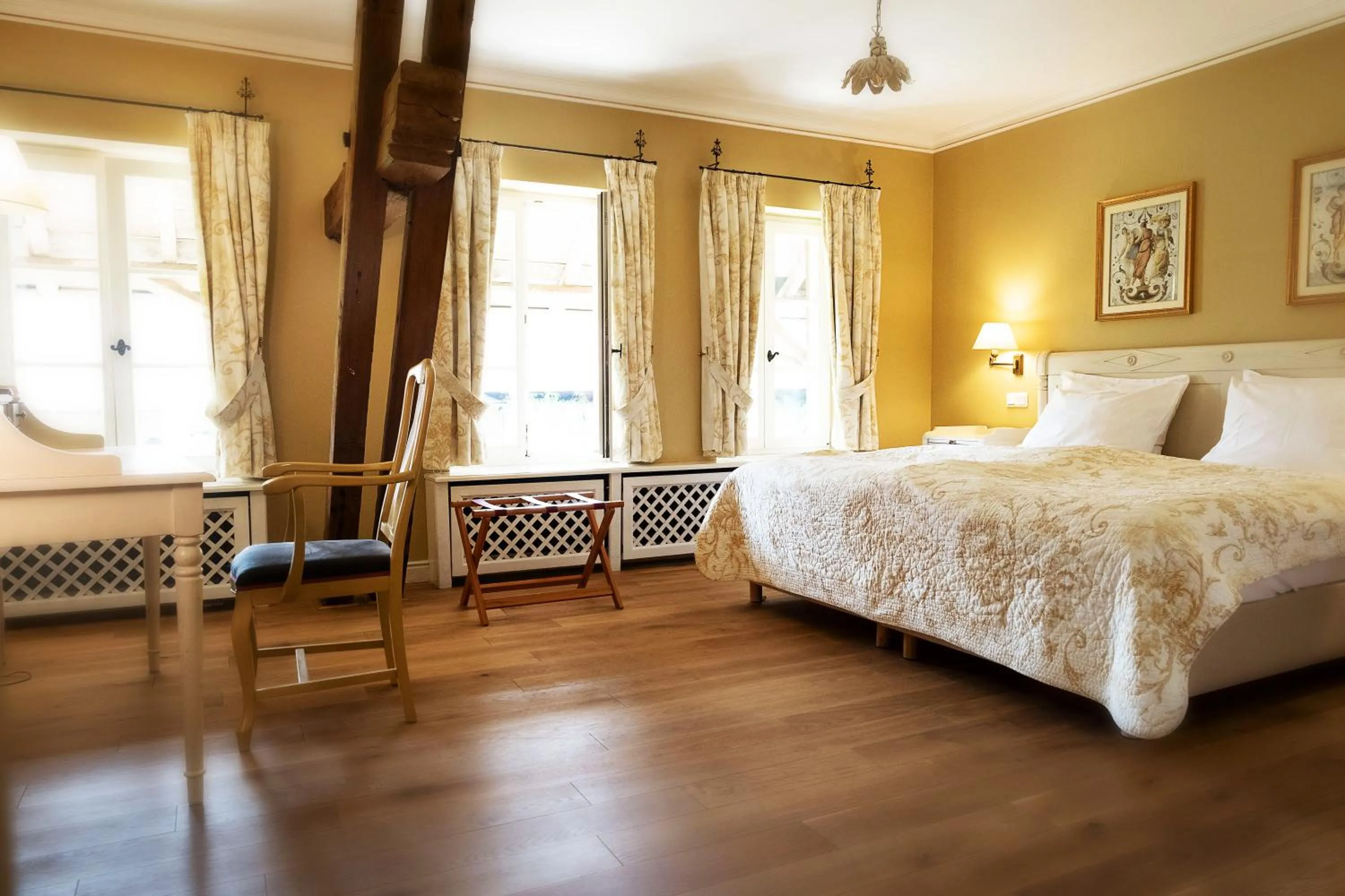 Photo of the whole room, Bed in Der Linslerhof - Hotel, Restaurant, Events & Natur