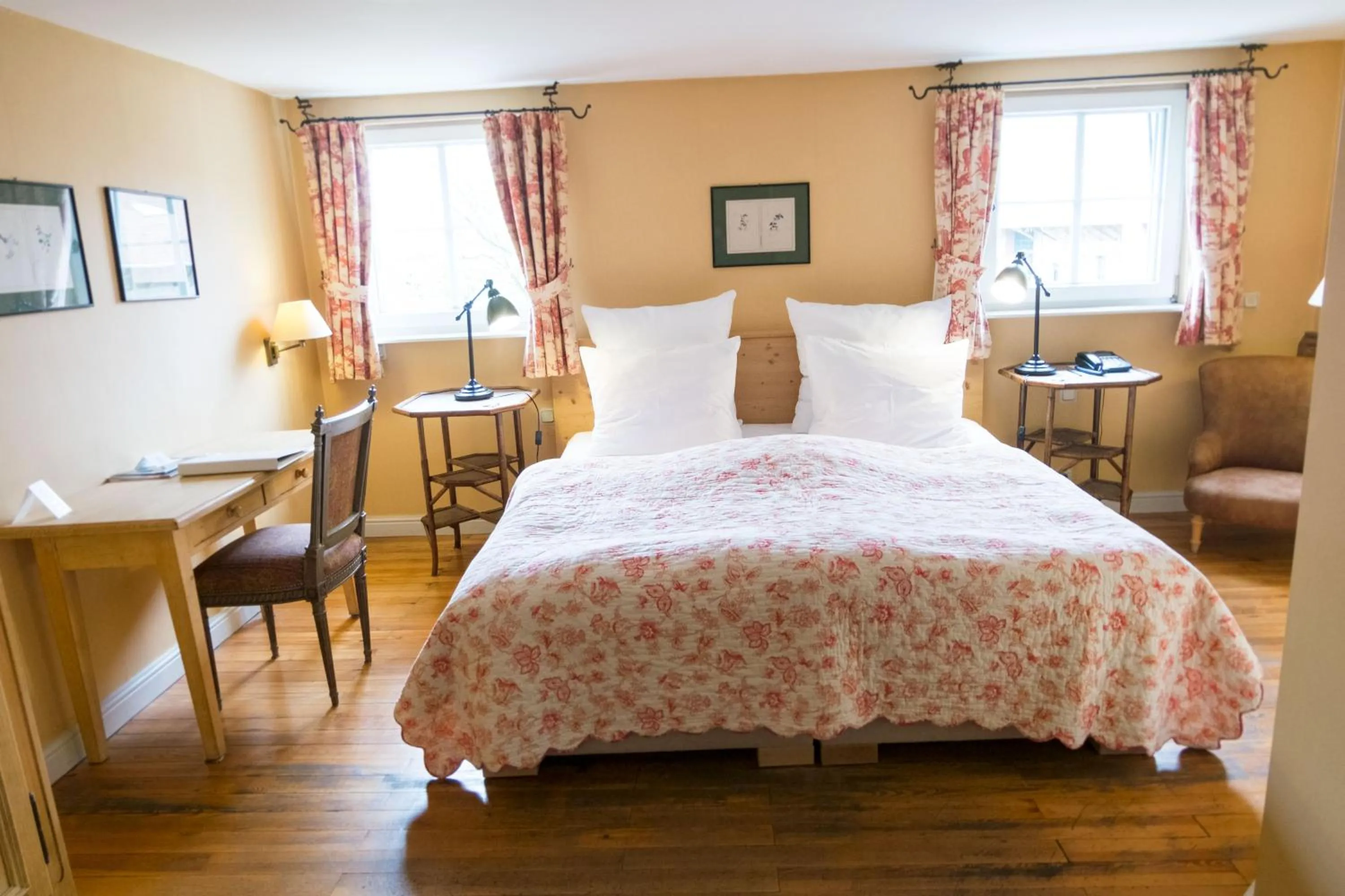 Photo of the whole room, Bed in Der Linslerhof - Hotel, Restaurant, Events & Natur